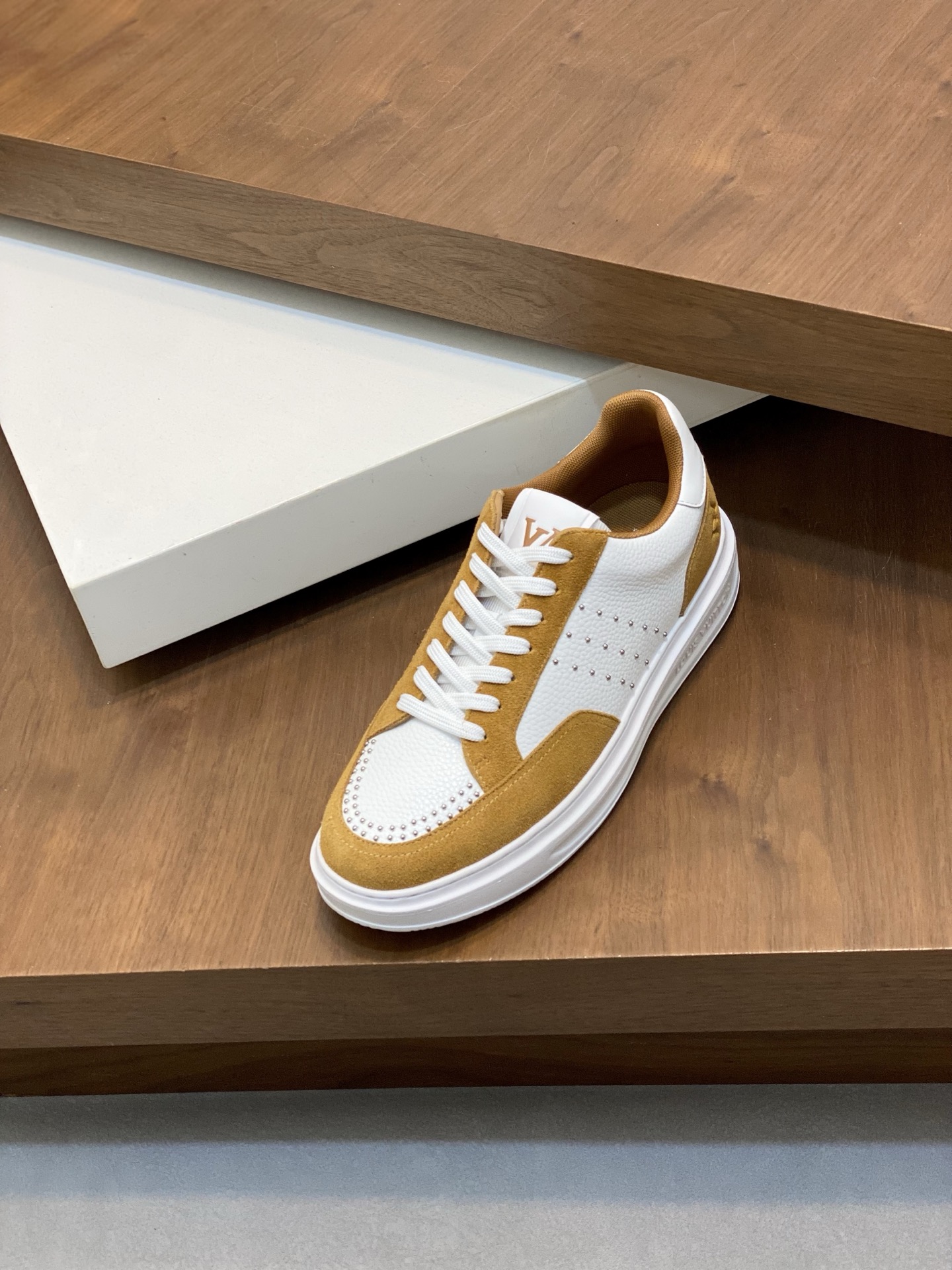 Louis Vuitton Men's Casual Sneakers in White Leather with Monogram Detail 7 i1742141933222 8117 0 5