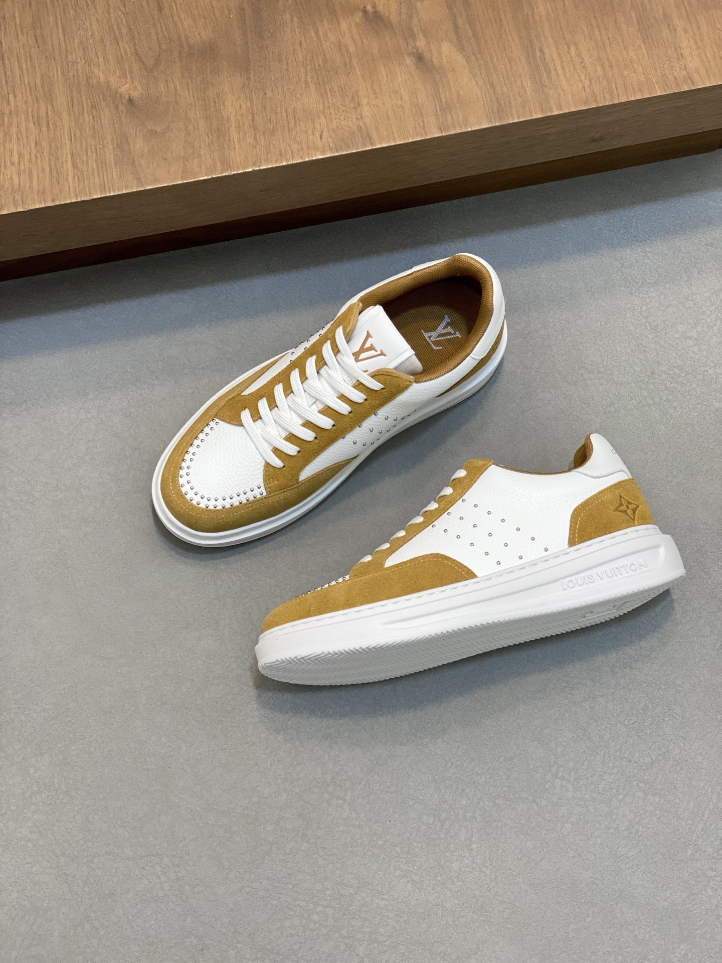 Louis Vuitton Men's Casual Sneakers in White Leather with Monogram Detail 6 i1742141933488 643 0 4