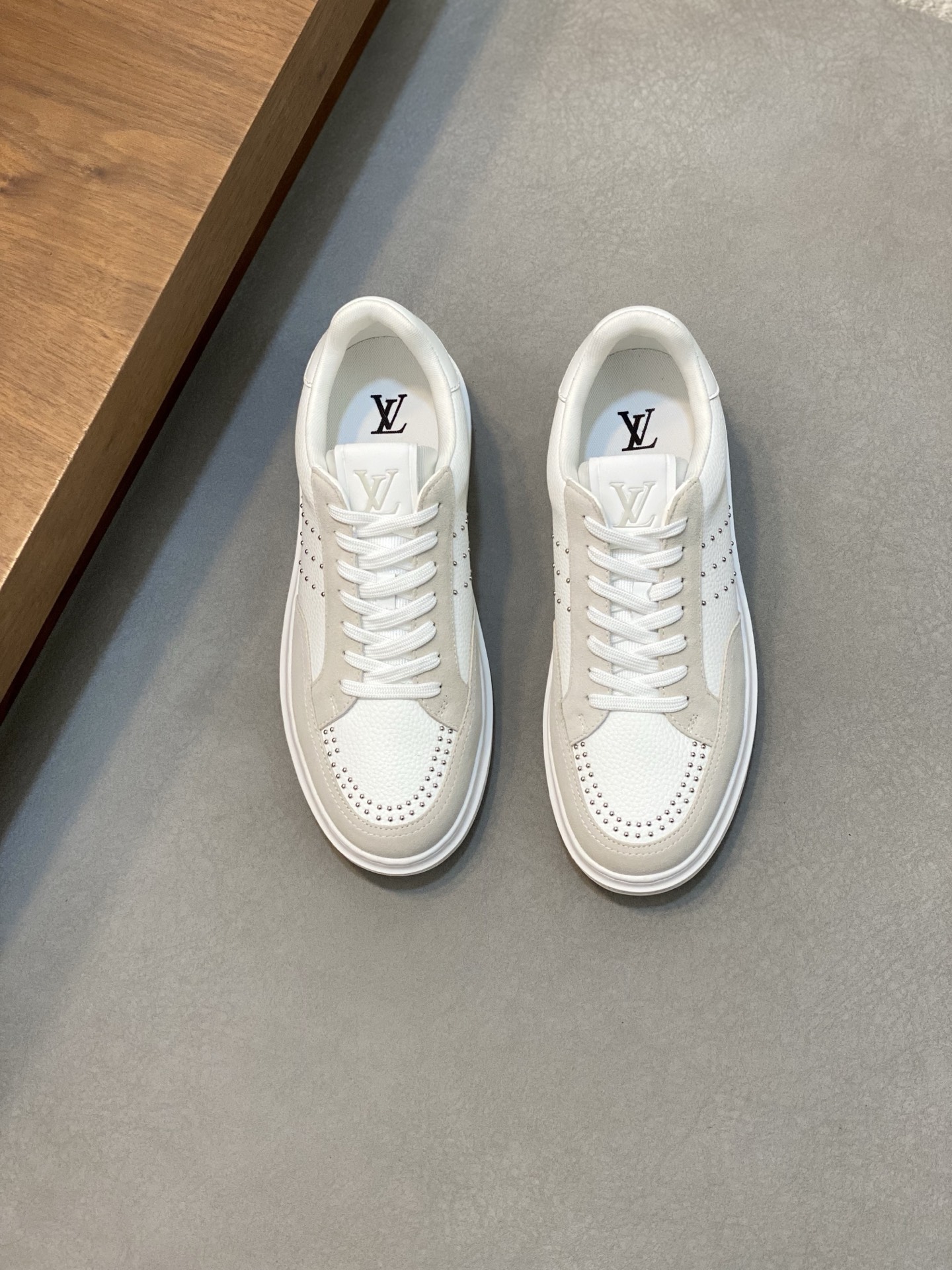 Men's Louis Vuitton Casual Sneakers in White Leather with Monogram Detail