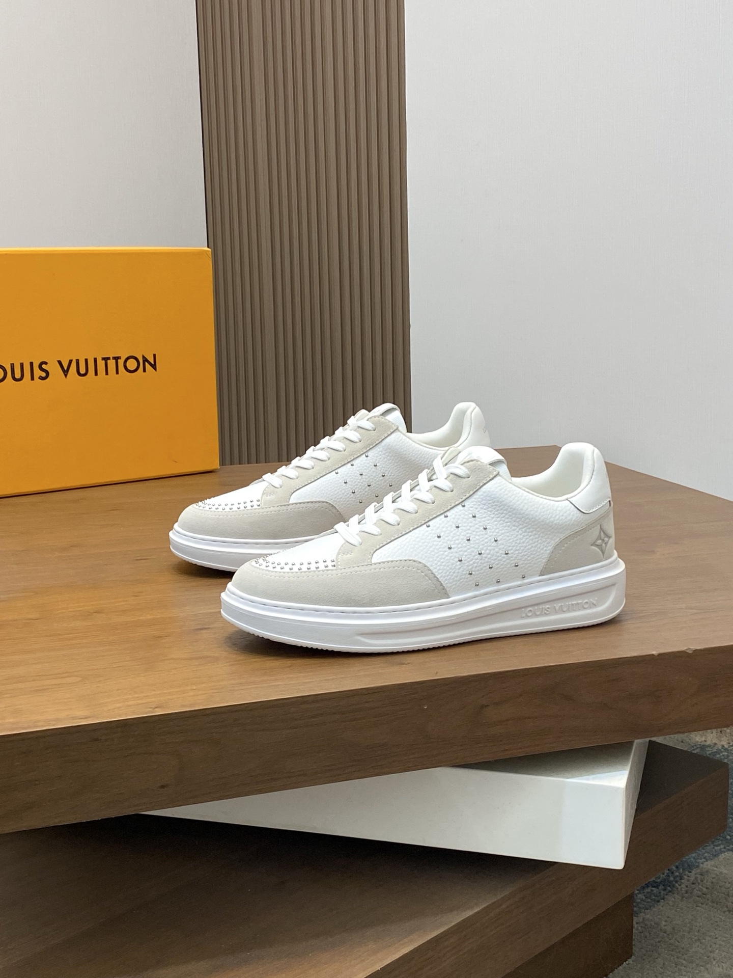 Men's Louis Vuitton Casual Sneakers in White Leather with Monogram Detail 4 i1742141954032 7722 0 2