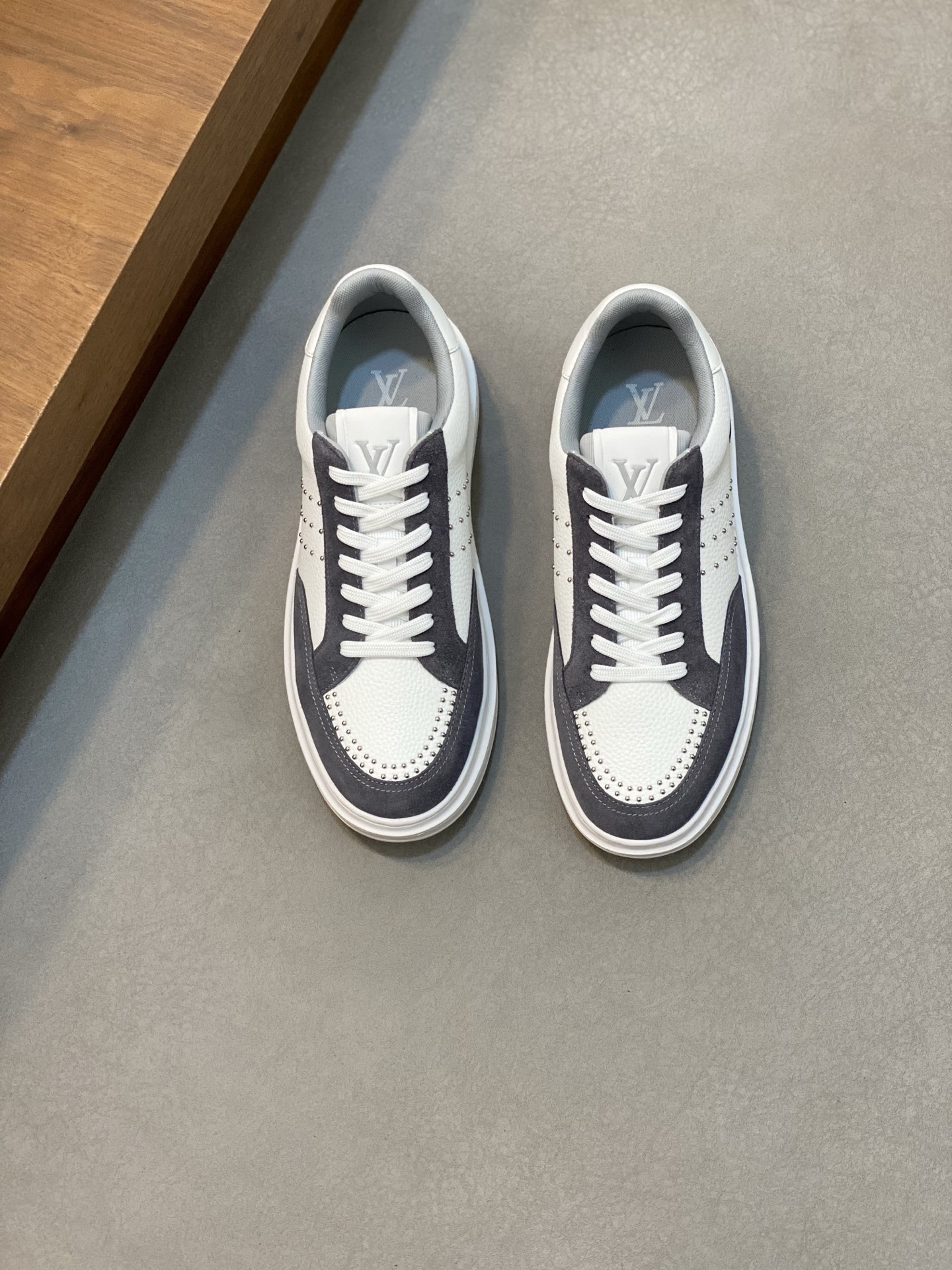 Louis Vuitton Men's White Leather Casual Sneakers with Monogram Detail 2 i1742142021234 3341 0 0
