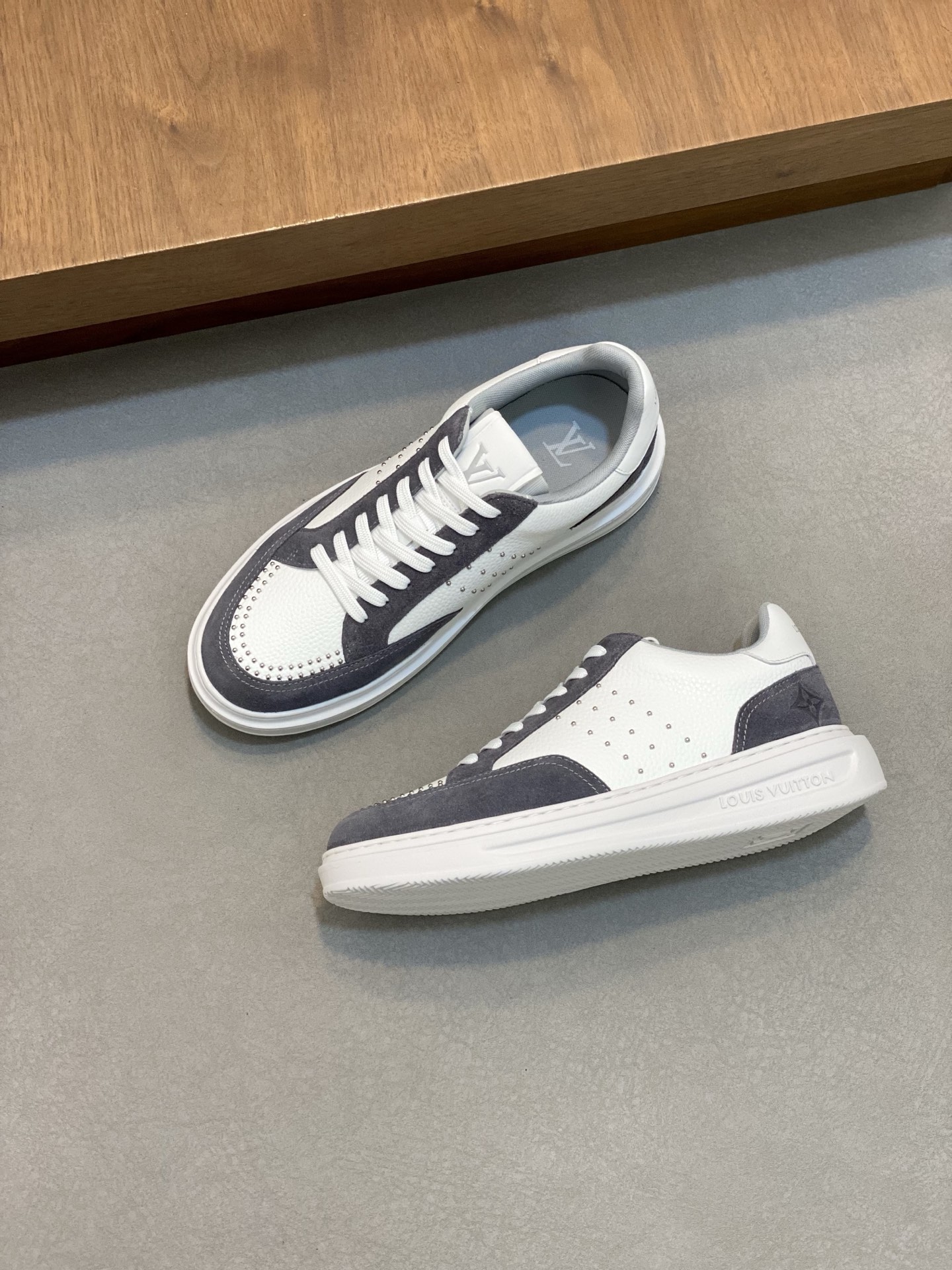 Louis Vuitton Men's White Leather Casual Sneakers with Monogram Detail 6 i1742142021251 2346 0 4