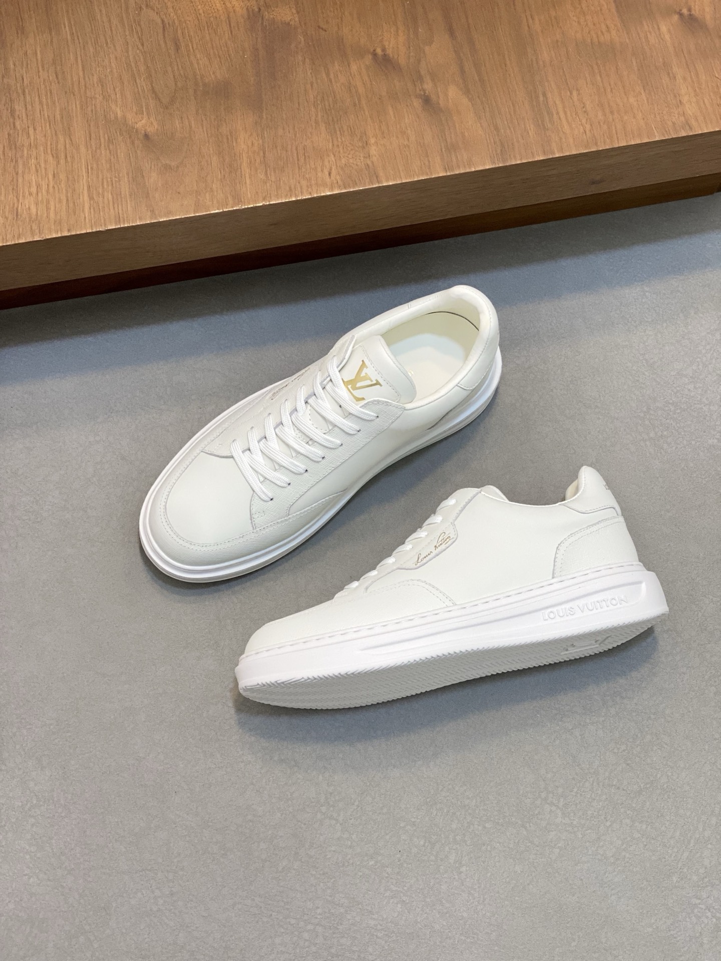Louis Vuitton Men's White Leather Casual Sneakers with Monogram Detail 6 i1742142323281 5373 0 4