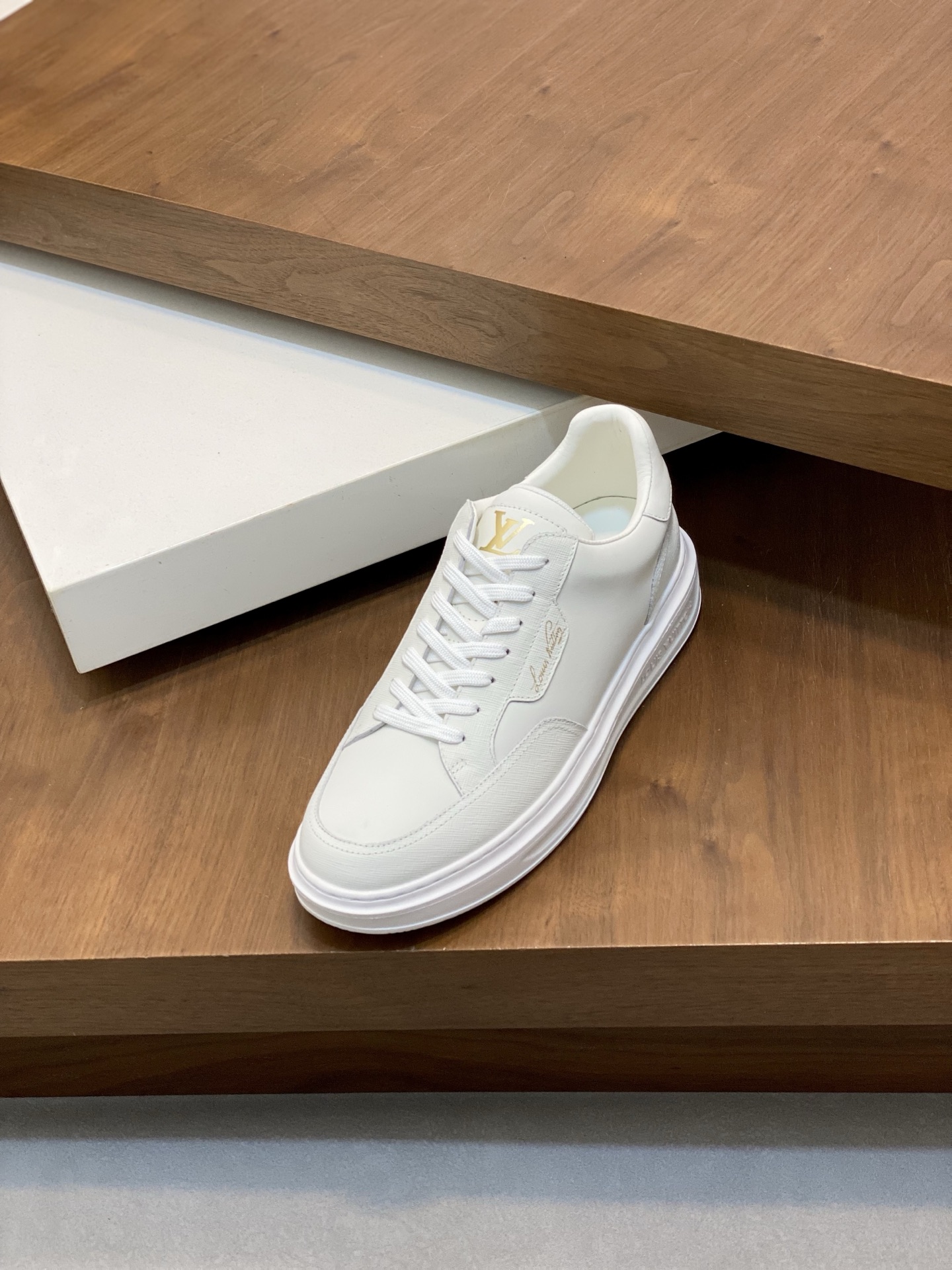 Louis Vuitton Men's White Leather Casual Sneakers with Monogram Detail 7 i1742142323355 7211 0 5