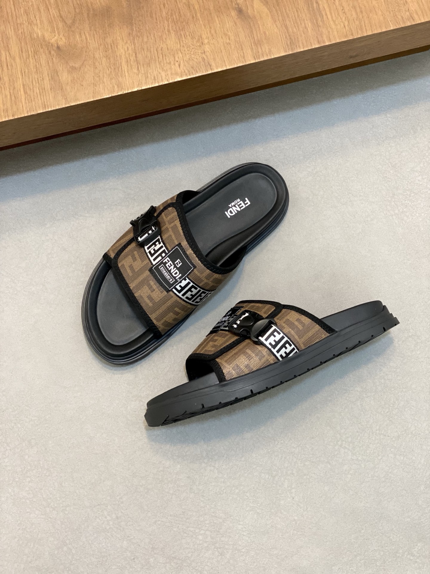Fendi FF Motif Slides: Stylish and Comfortable Summer Sandals(Sizes 39-44) 7 i1742228618442 2679 0 5