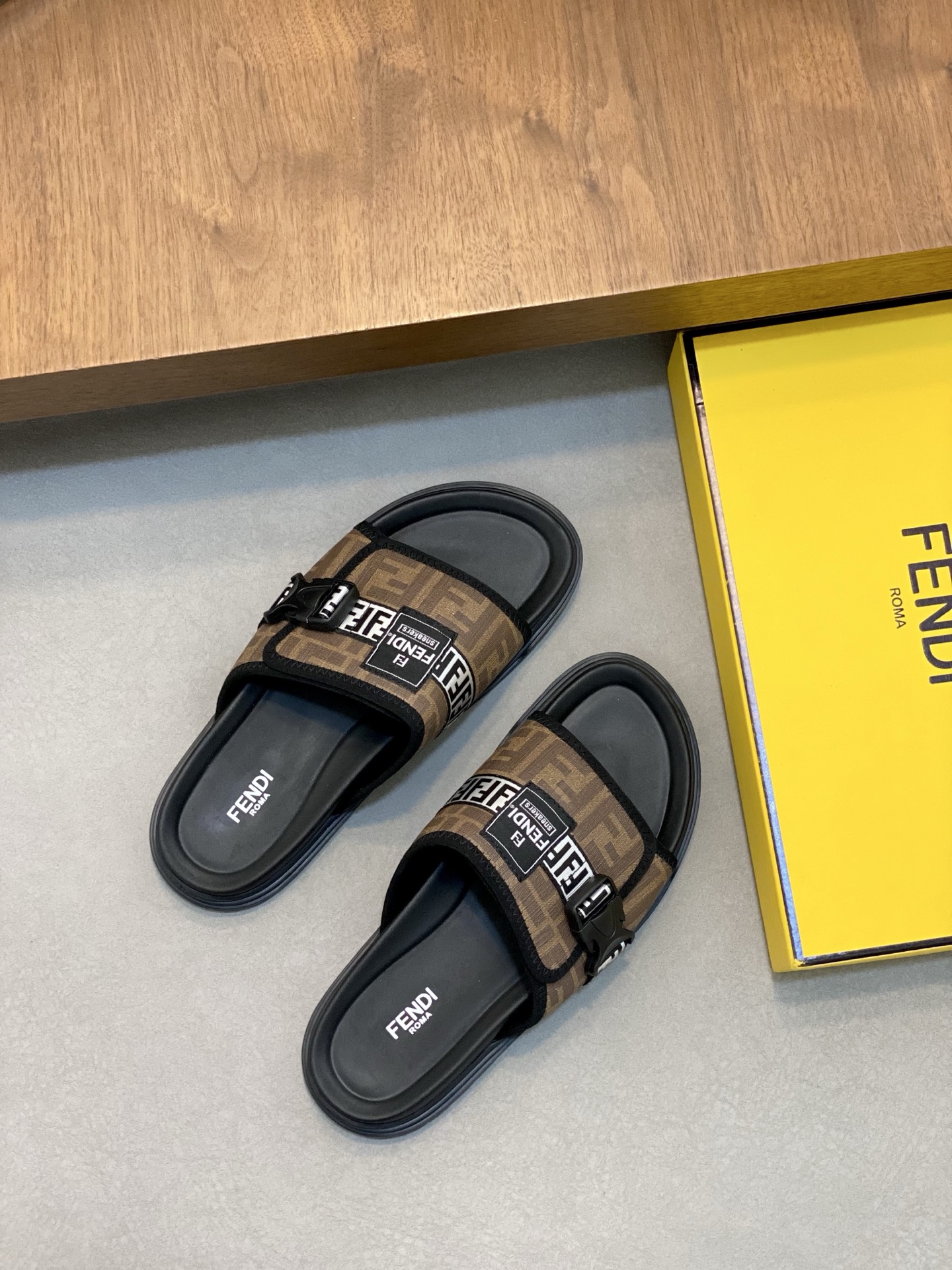 Fendi FF Motif Slides: Stylish and Comfortable Summer Sandals(Sizes 39-44) 6 i1742228619598 3448 0 4