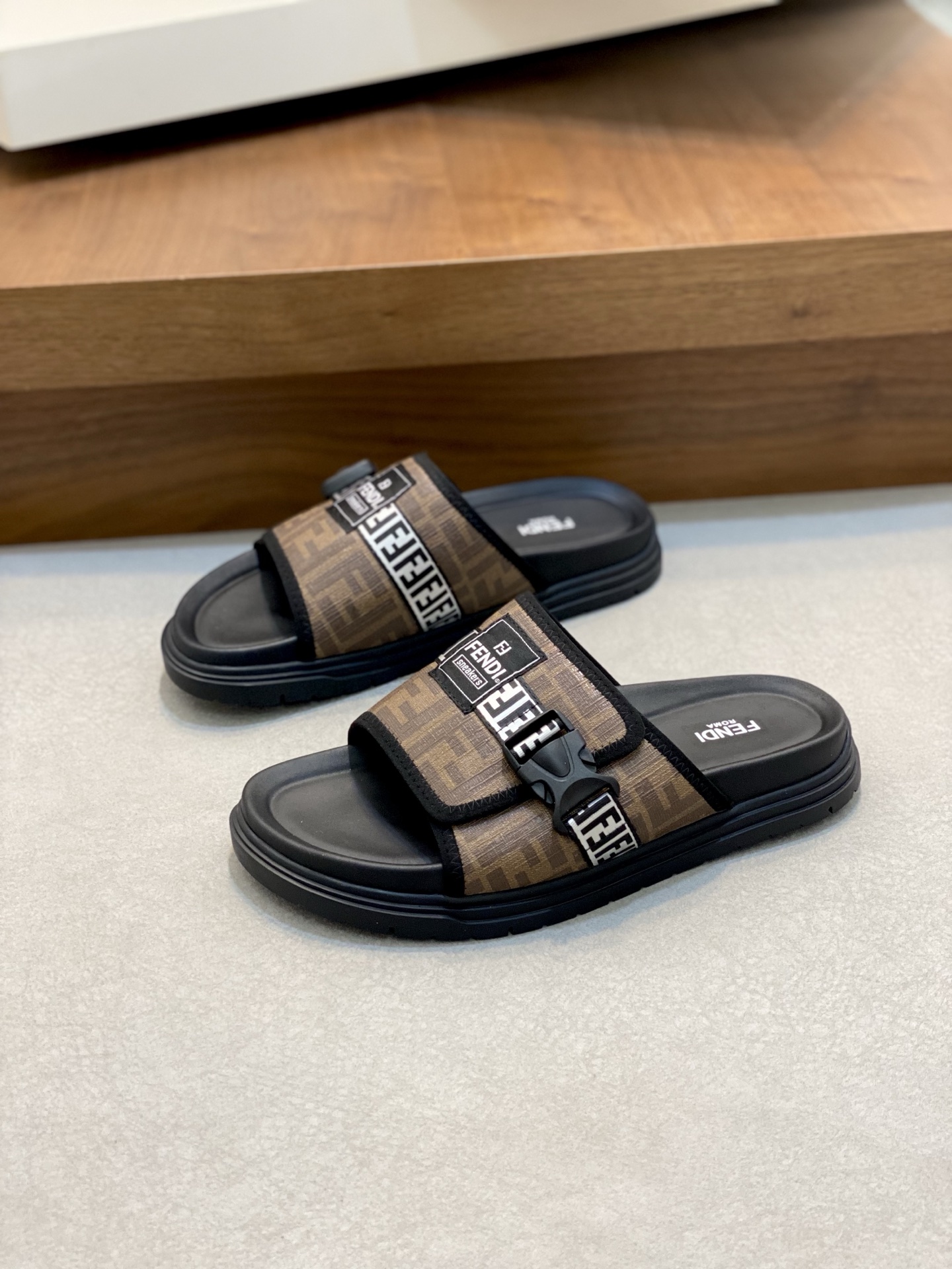 Fendi FF Motif Slides: Stylish and Comfortable Summer Sandals(Sizes 39-44) 4 i1742228619638 678 0 2
