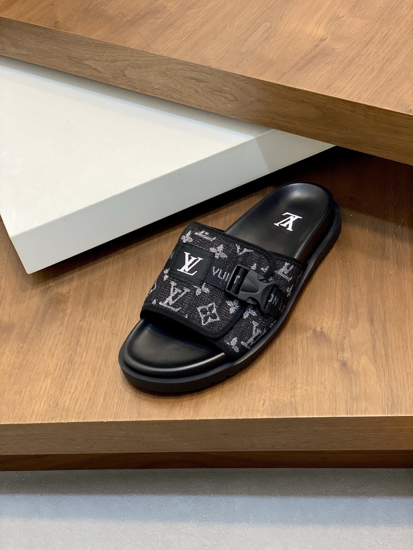 Louis Vuitton Monogram Embossed Rubber Slides Comfortable Sandals 10 i1742229289651 4402 0 8