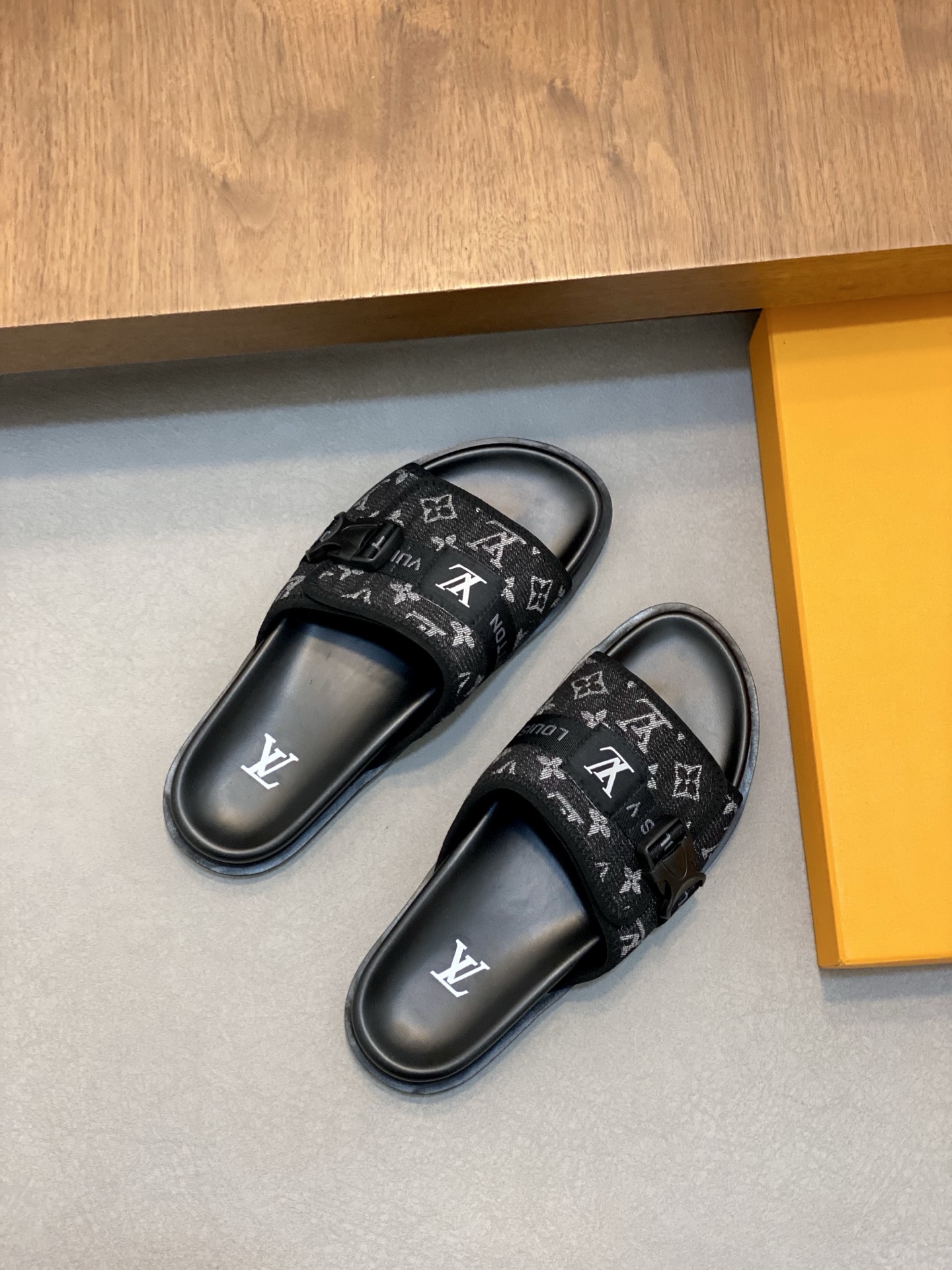 Louis Vuitton Monogram Embossed Rubber Slides Comfortable Sandals 6 i1742229291070 2353 0 4