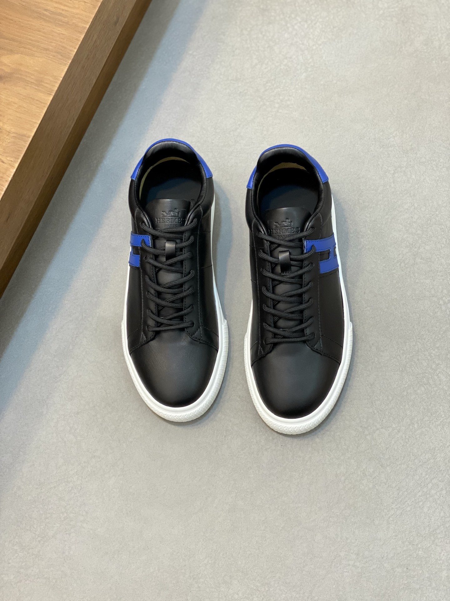 NO:274688,H Top Purchase Agent Love The new product of the street-fried man god is coming to the popular sports hot counter new style, original configuration of imported Italian cowhide fabric, high-quality splicing technology, classic appearance and new sole are more fashionable, imported water-dyed cowhide inner mat, breathable and comfortable Sole original special supply original sole is super comfortable, original order goods are high quality, can enter and exit the counter at will, welcome comparison, number 39-44 (order 45), cowhide19860909H 顶级代购 爱 炸街男神新品来袭超人气运动爆款专柜新款,原厂配置意大利进口牛皮面料,高品质拼接工艺,经典的外观搭配新底更加潮达人,进口水染牛皮内里垫,透气舒适 鞋底原厂特供原版底超级舒适,原厂跟单货高品质,可随意进出专柜,欢迎对比,码数 39-44（订45）,,cowhide,Men's shoes