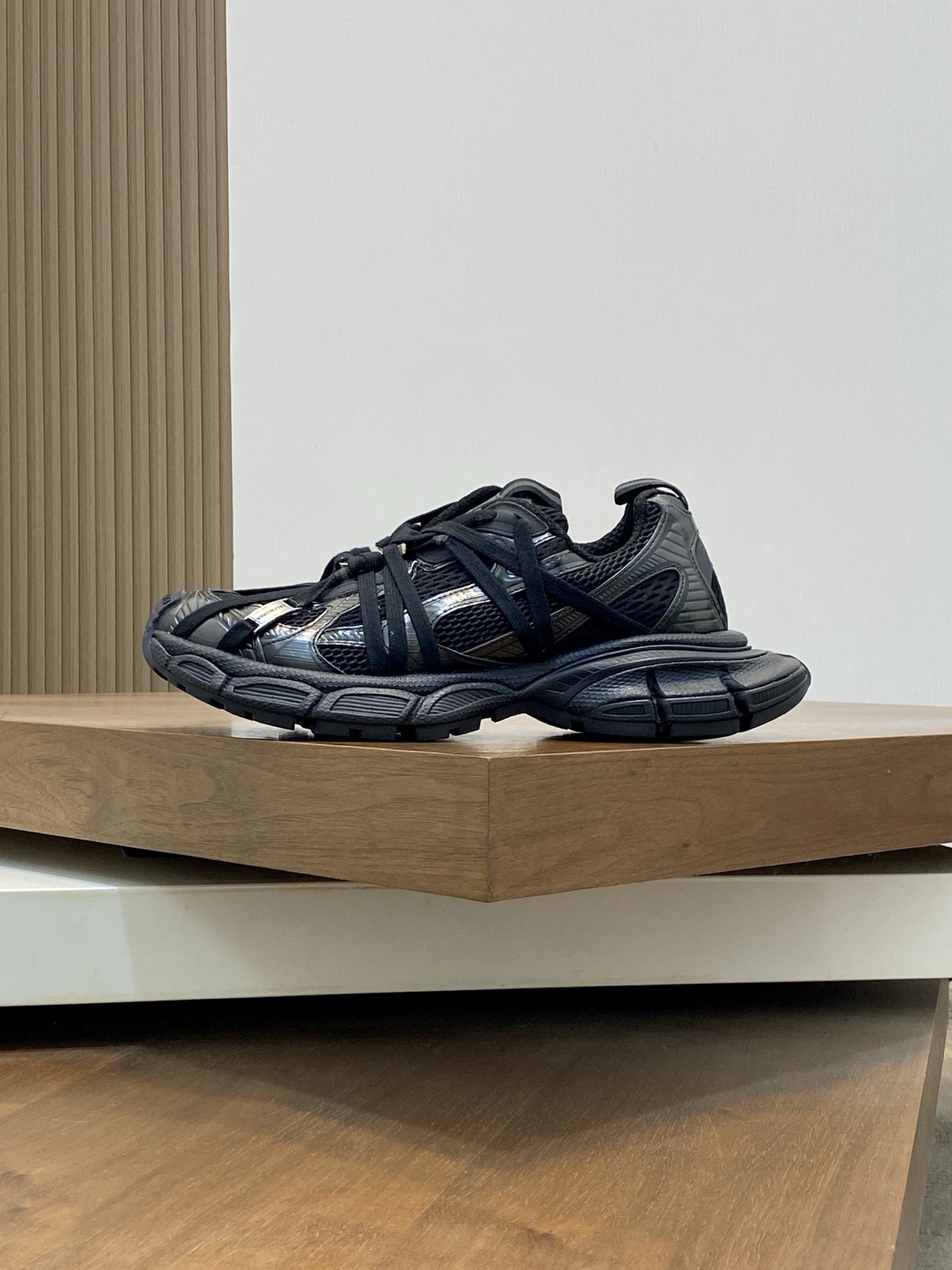 Balenciaga 3XL Extreme Laces Sneakers - Retro Style with Added Straps 3 i1742400960607 7105 0 1