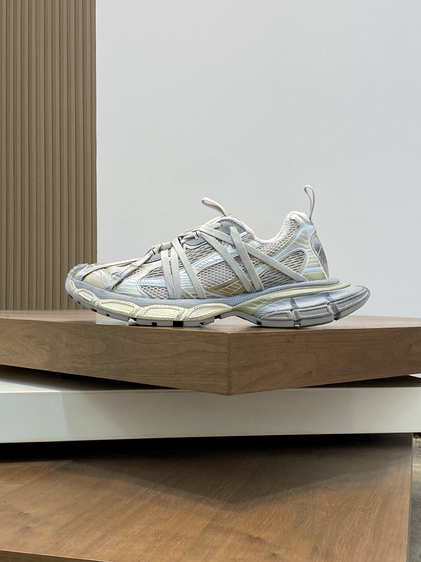 Balenciaga 3XL Extreme Laces Sneakers - Iconic Design, Ultimate Comfort 3 i1742401091634 3360 0 1