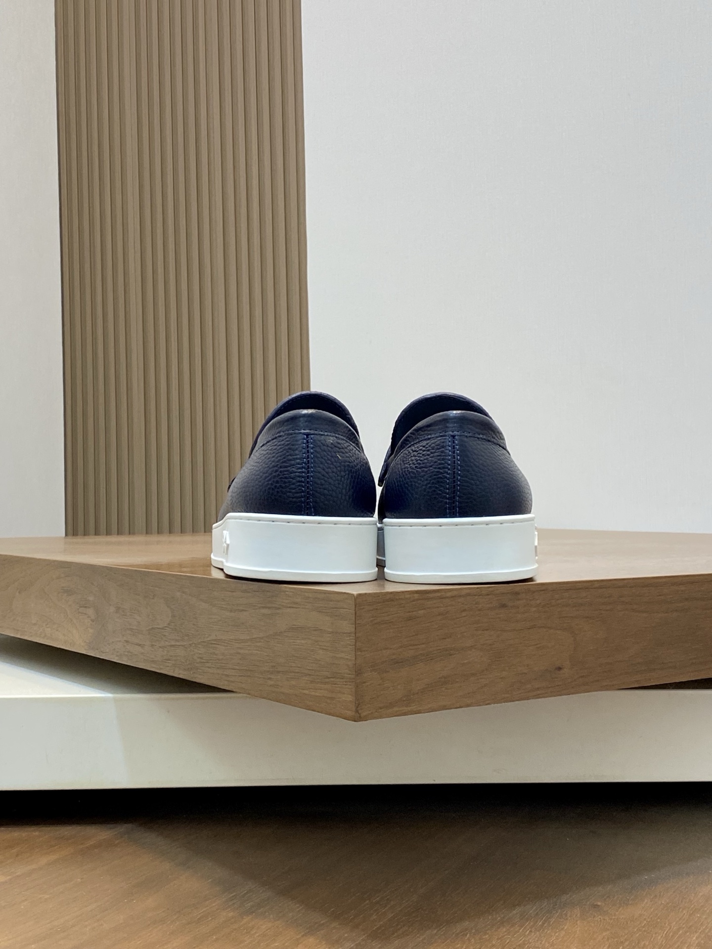 Louis Vuitton Men's Leather Loafers, Slip-On Style, Comfortable and Durable 9 i1742401269935 4220 0 7