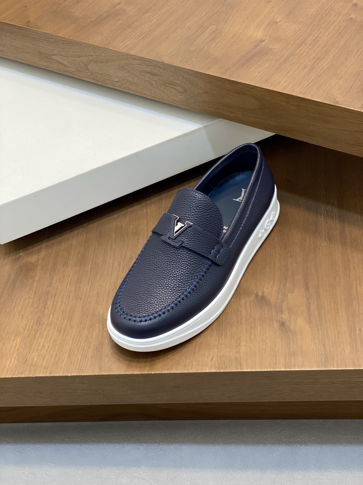 Louis Vuitton Men's Leather Loafers, Slip-On Style, Comfortable and Durable 7 i1742401275925 5446 0 5