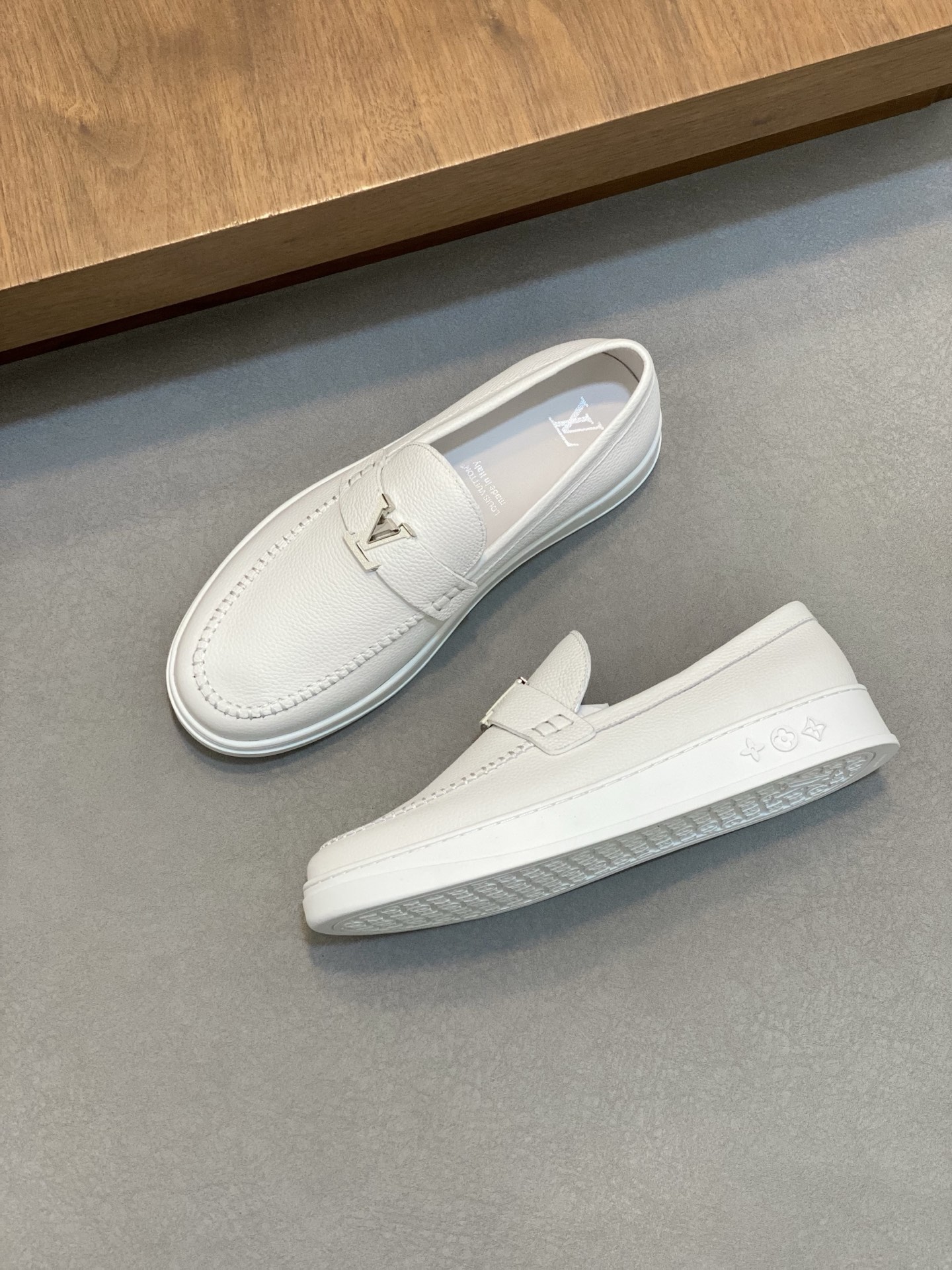Louis Vuitton White Leather Casual Loafers, Fashionable Men's Shoes Size 38-45 6 i1742401374775 1554 0 4