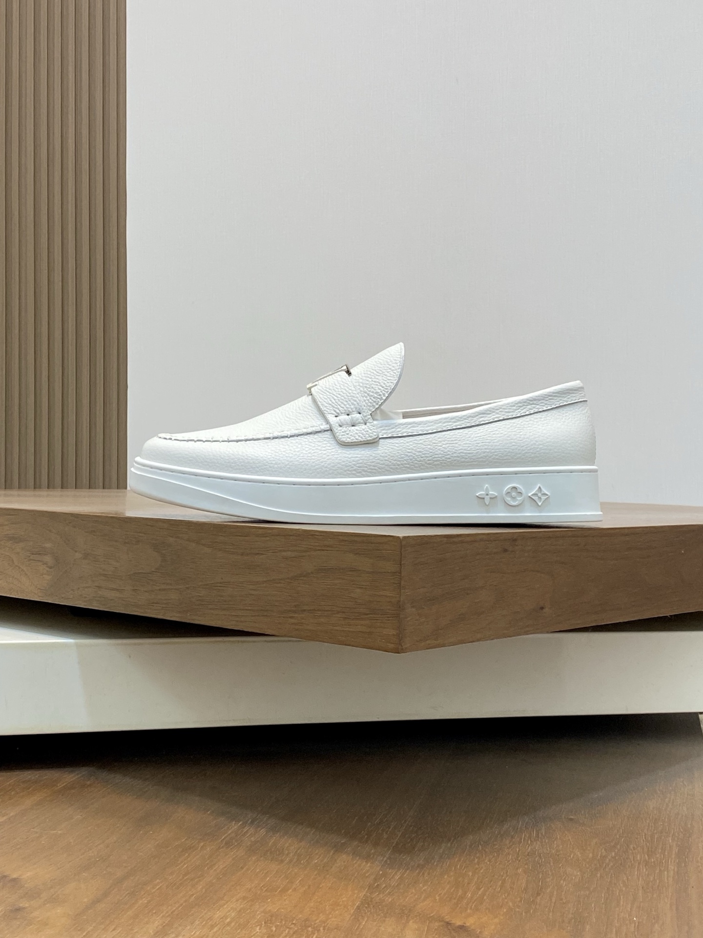 Louis Vuitton White Leather Casual Loafers, Fashionable Men's Shoes Size 38-45 3 i1742401380448 1108 0 1