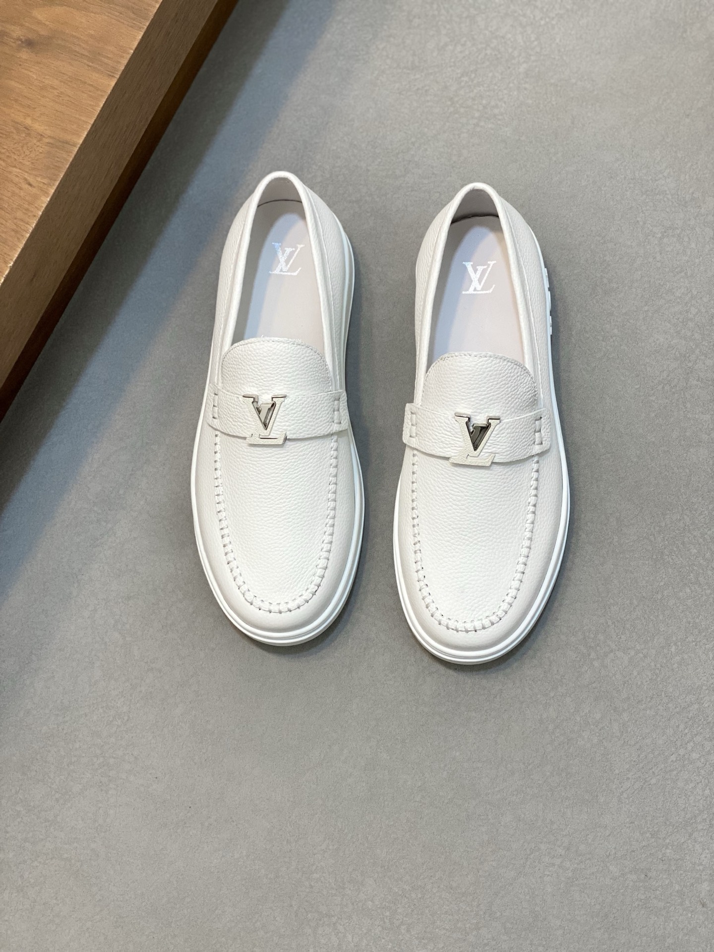 Louis Vuitton White Leather Casual Loafers, Fashionable Men's Shoes Size 38-45
