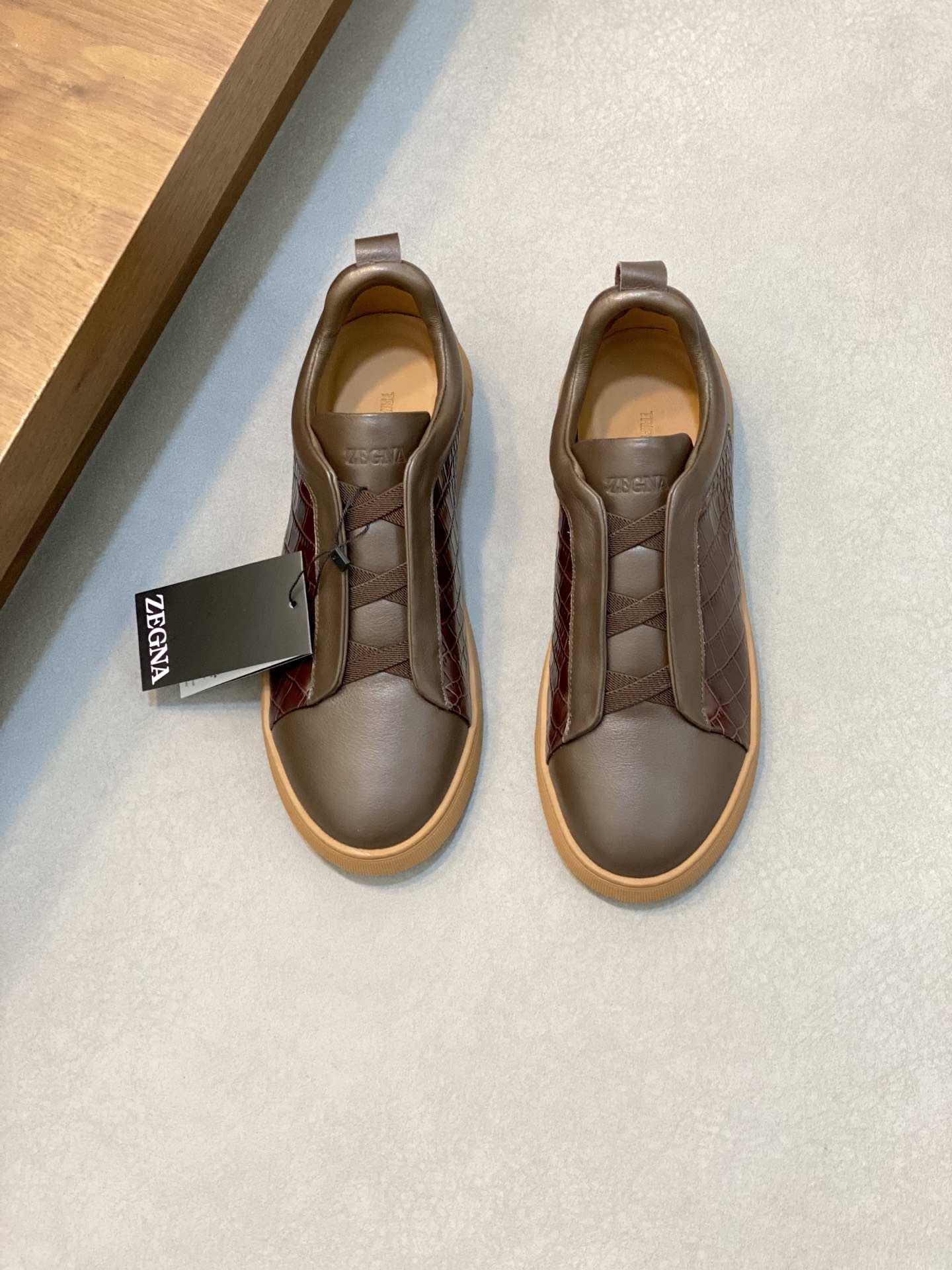 NO:222804,Brand Zegna color original color matching 39-44 customized 38.45.46 Price Material Zegna new model Men's casual upper uses imported original cowhide cowhide inner cowhide foot pad original single quality leather texture extremely strong comfortable and breathable   original Zegna open mold custom sole market highest quality, Zegna casual sneakers, zegna, sneakers, cowhide19860909品牌Zegna 颜色原版配色 码数39-44定做38.45.46 价格 材质杰尼亚新款 男士 休闲鞋面采用进口原版牛皮牛皮内里 牛皮垫脚原单品质皮质感极强舒适透气 原版Zegna开模定制大底市场最高品质,杰尼亚 休闲运动鞋,zegna,sneakers,cowhide,Men's shoes