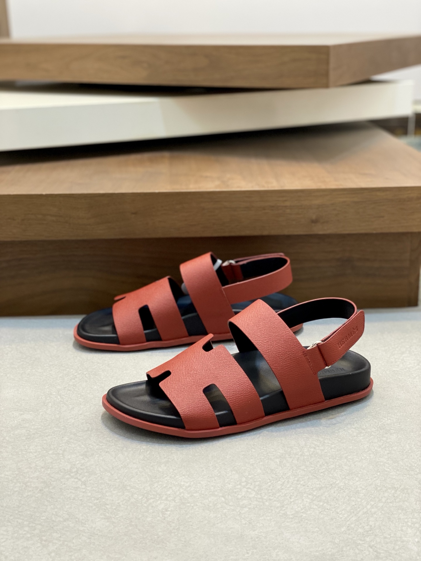 Hermès Men's Chypre Leather Sandals Comfortable and Durable Rubber Sole 4 i1742834573101 3339 0 2