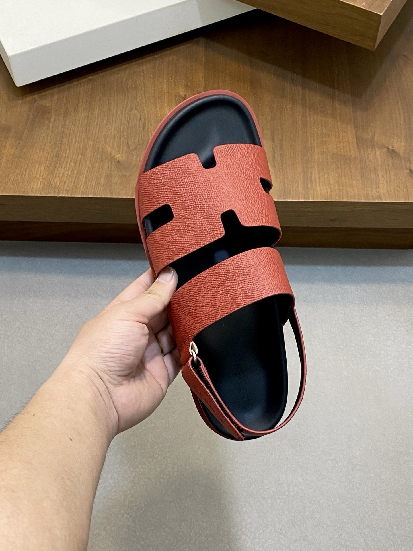 Hermès Men's Chypre Leather Sandals Comfortable and Durable Rubber Sole 8 i1742834577793 693 0 6