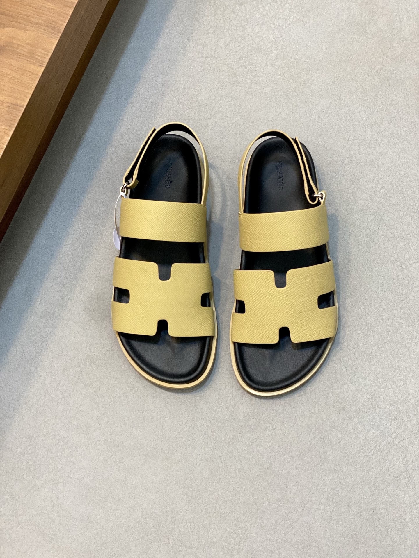 Elegant Hermes Leather Sandals for Women, Comfortable & Stylish Summer Slides 1 Elegant Hermes Leather Sandals for Women, Comfortable & Stylish Summer Slides