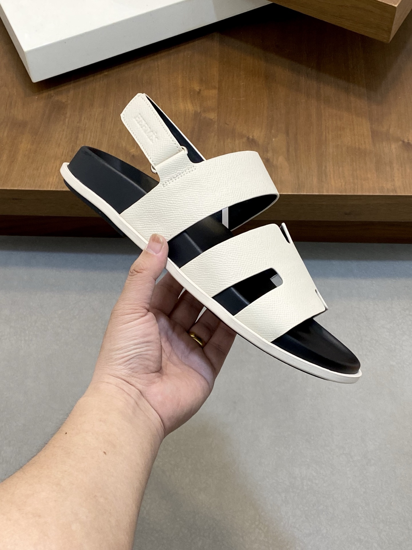 Hermes Men's Sandals Leather Upper Adjustable Strap Comfortable Beach Slides 5 i1742834660508 3541 0 3