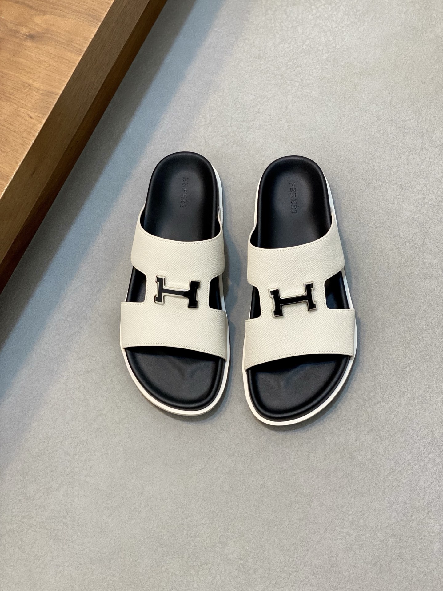 Hermes Men's Leather Sandals Fashionable Anti-Slip Rubber Sole, Sizes 39-44 2 i1742834748364 2432 0 0