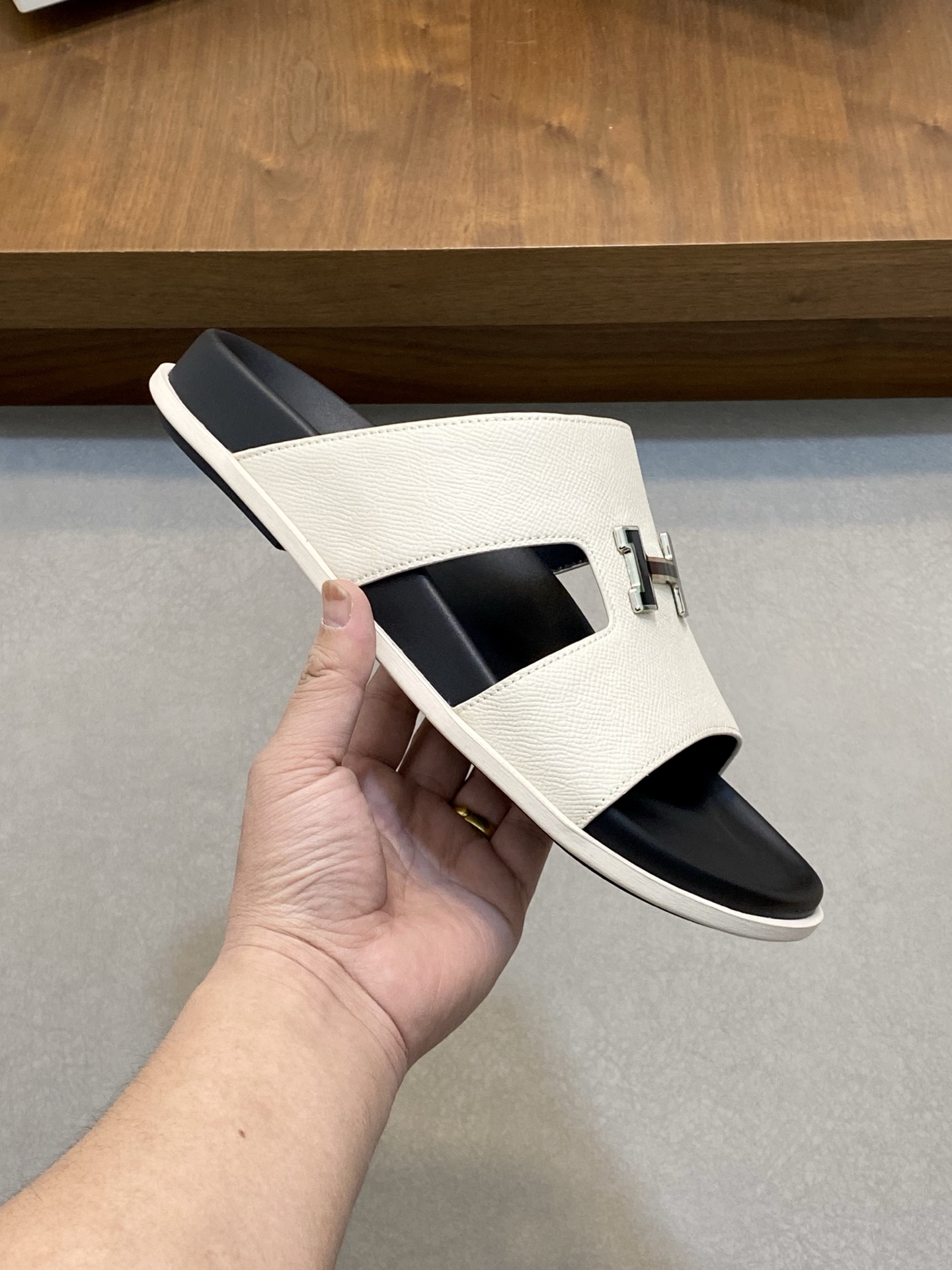 Hermes Men's Leather Sandals Fashionable Anti-Slip Rubber Sole, Sizes 39-44 5 i1742834753722 9602 0 3