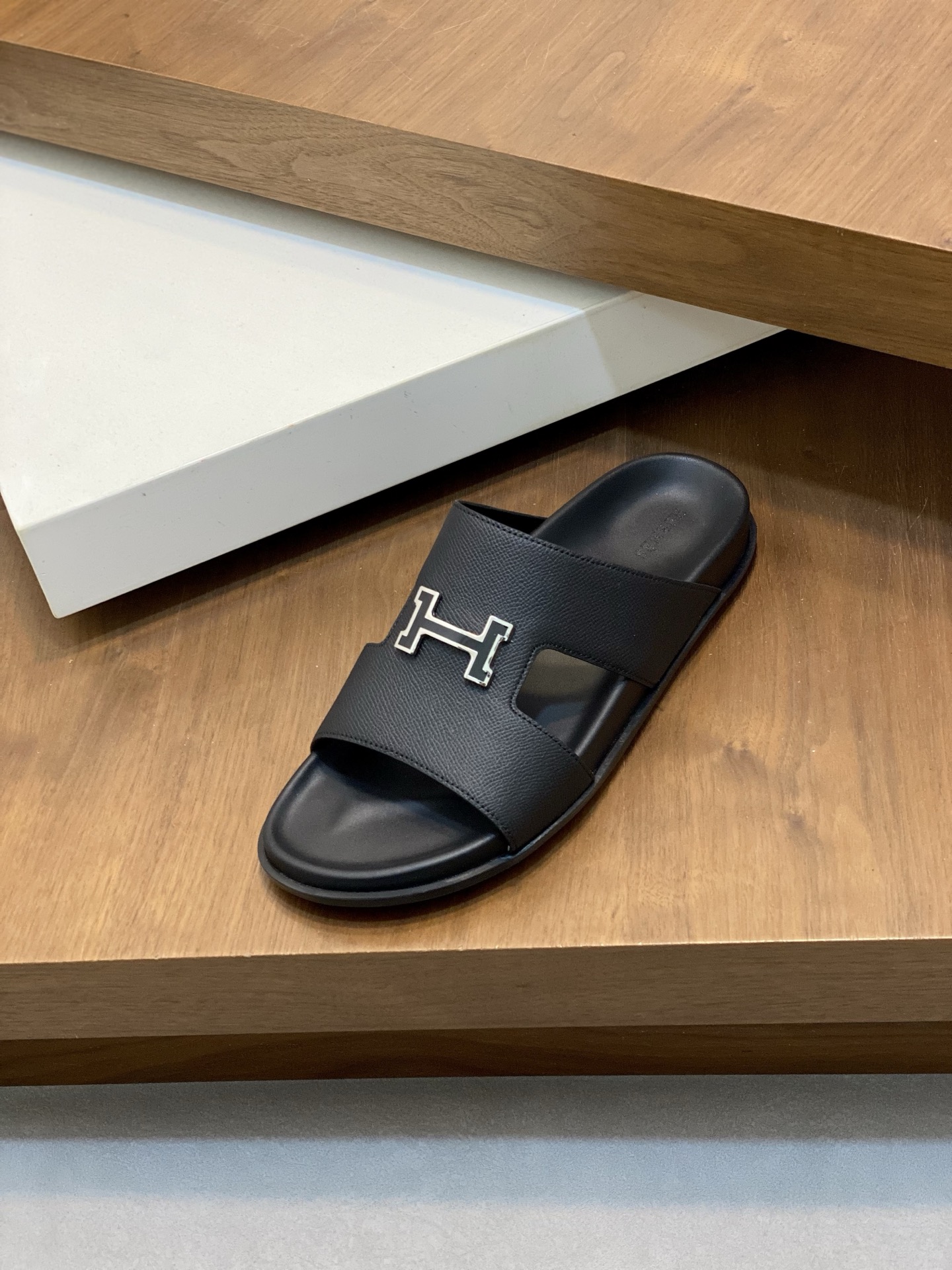 Hermes Men's Leather Sandals - Stylish and Comfortable Summer Footwear 10 i1742834892202 298 0 8