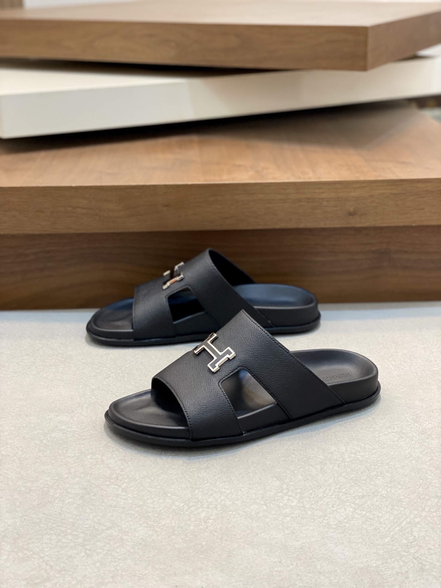 Hermes Men's Leather Sandals - Stylish and Comfortable Summer Footwear 4 i1742834892613 3453 0 2