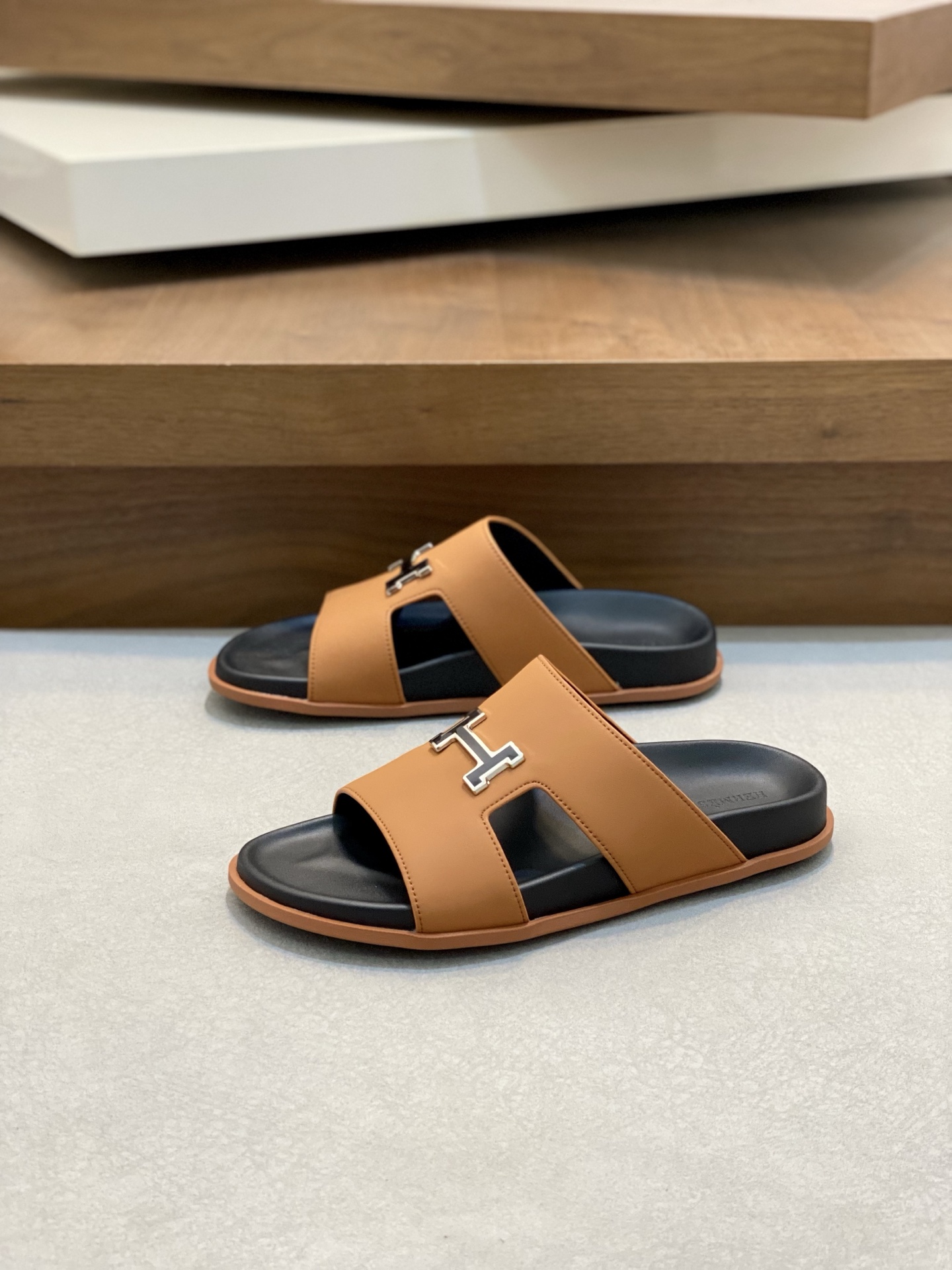 Hermes Men's Leather Slides Sandals With H Cutout - Stylish & Comfortable 4 i1742834990914 7803 0 2