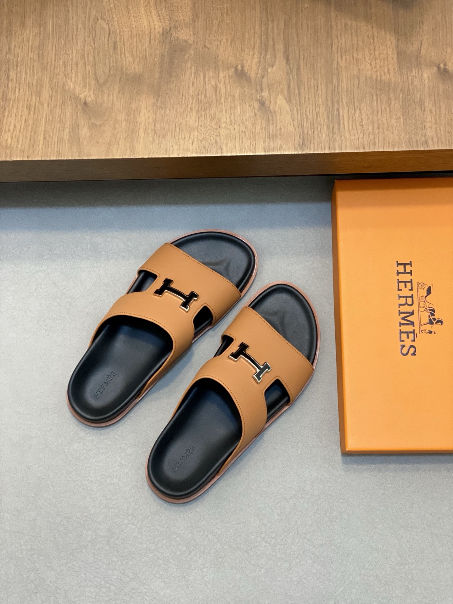 Hermes Men's Leather Slides Sandals With H Cutout - Stylish & Comfortable 6 i1742834991000 3081 0 4