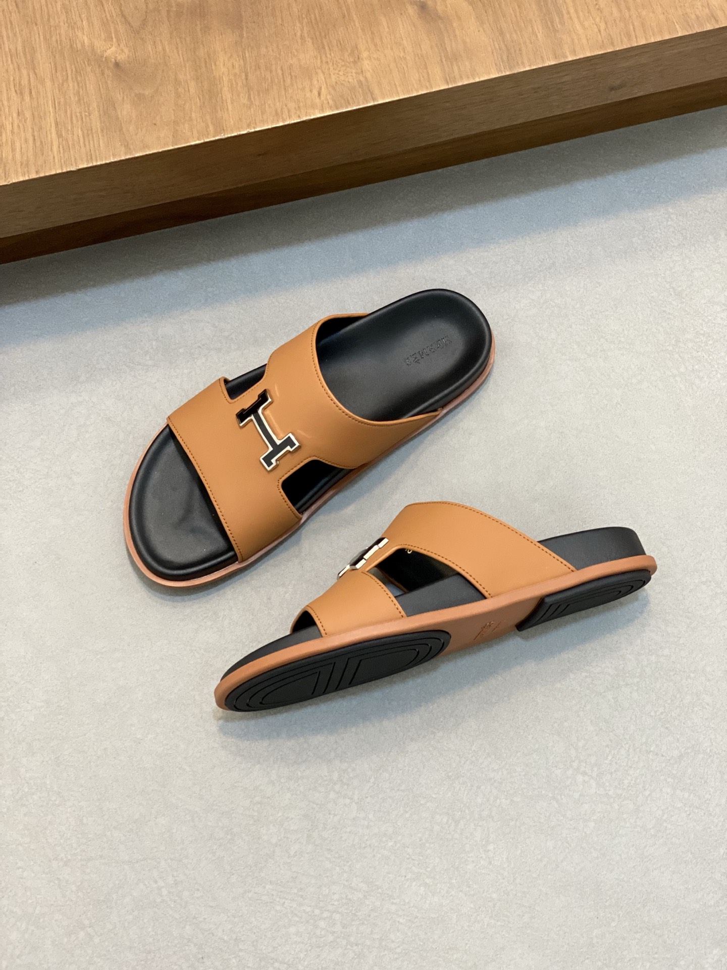 Hermes Men's Leather Slides Sandals With H Cutout - Stylish & Comfortable 7 i1742834991601 4092 0 5