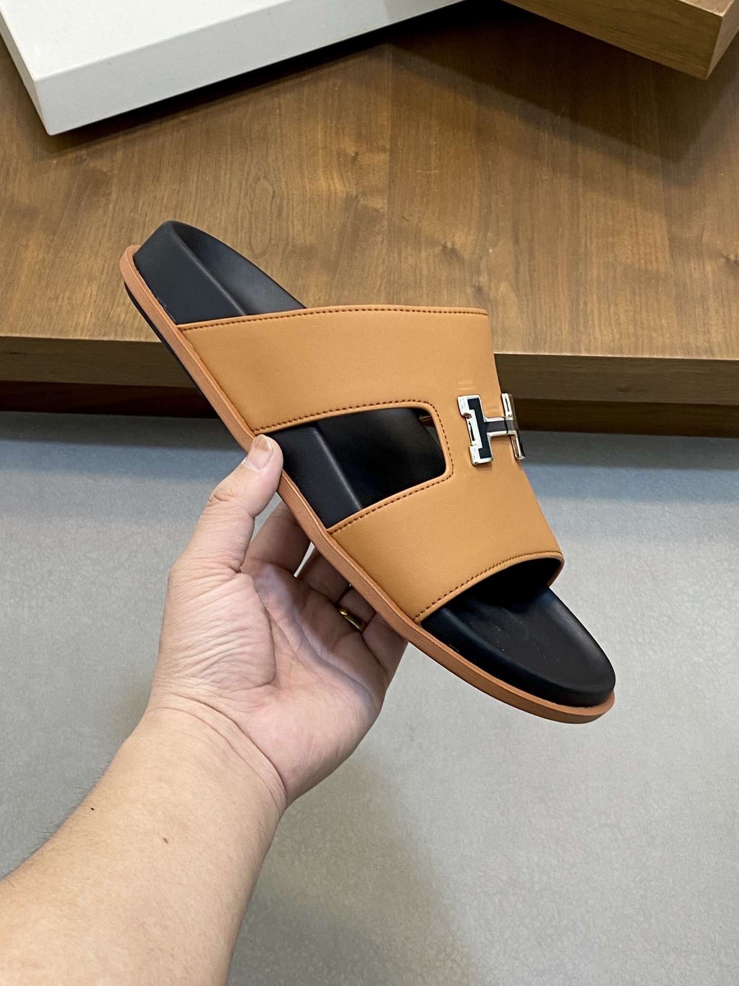 Hermes Men's Leather Slides Sandals With H Cutout - Stylish & Comfortable 5 i1742834998092 1873 0 3