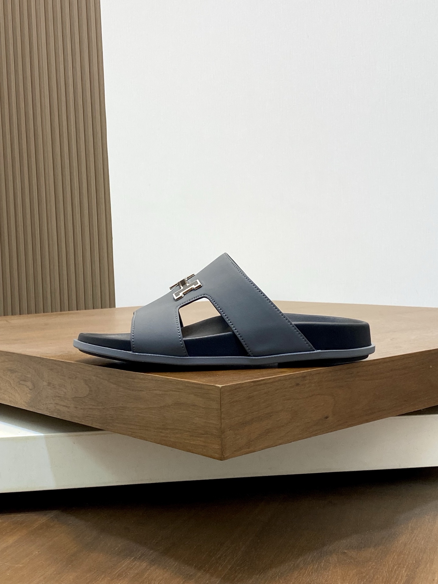 Hermes Men's Leather Sandals Stylish Gray Summer Beach Slides, Sizes 39-44 3 i1742835002933 389 0 1