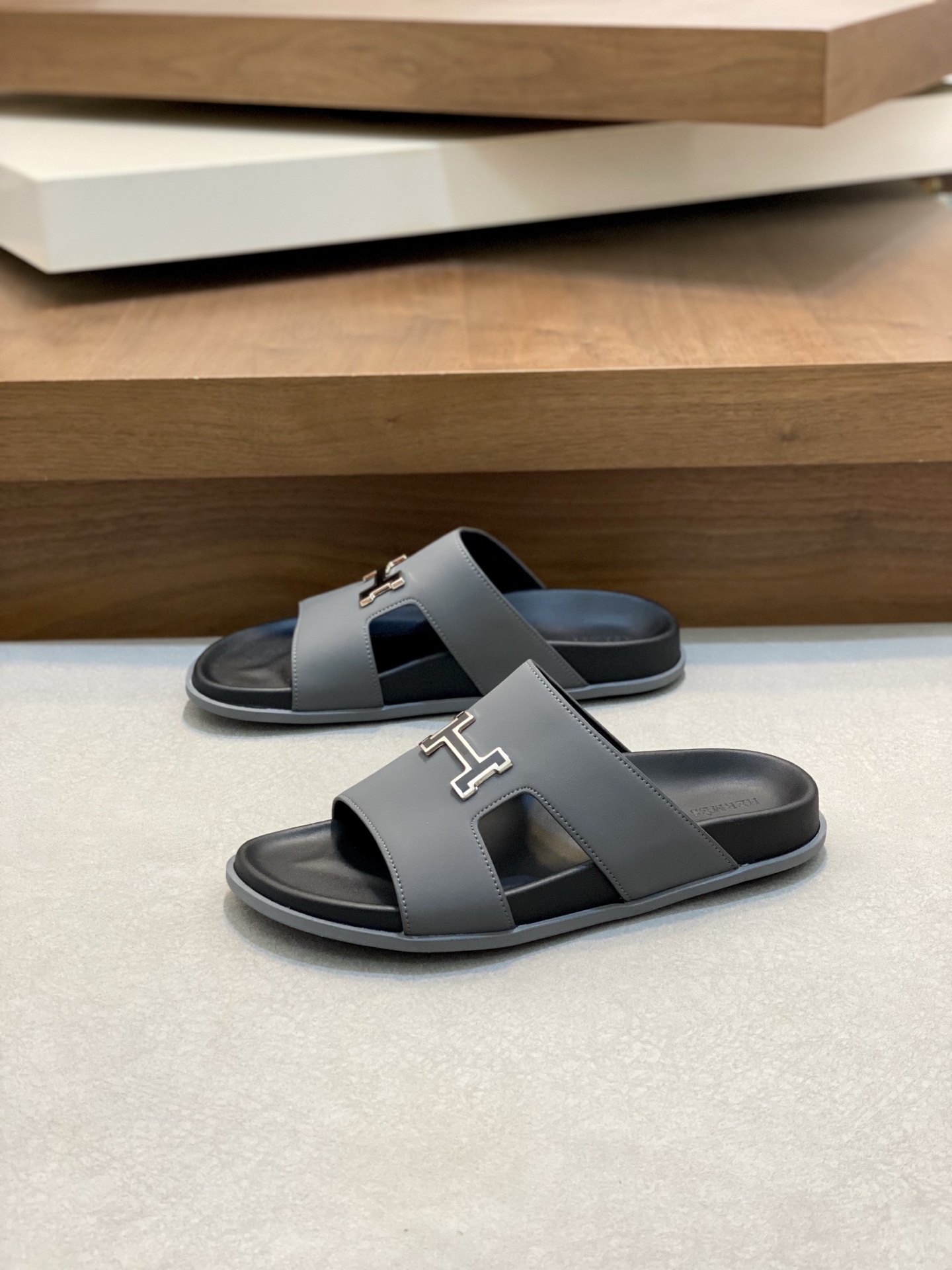 Hermes Men's Leather Sandals Stylish Gray Summer Beach Slides, Sizes 39-44 4 i1742835013451 6257 0 2