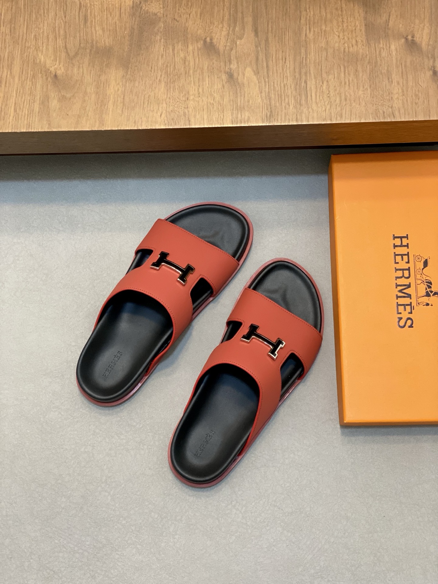 Hermès Men's Chypre Leather Sandals Stylish and Comfortable Sliders 3 i1742835154921 8012 0 1