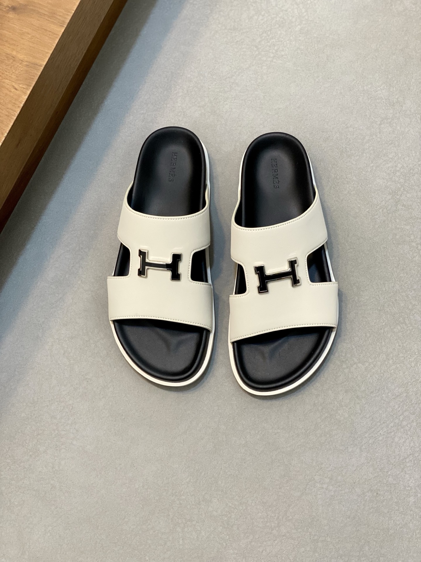 Hermes Men's Leather Slides Sandals Stylish Summer Beach Slippers 1 Hermes Men's Leather Slides Sandals Stylish Summer Beach Slippers