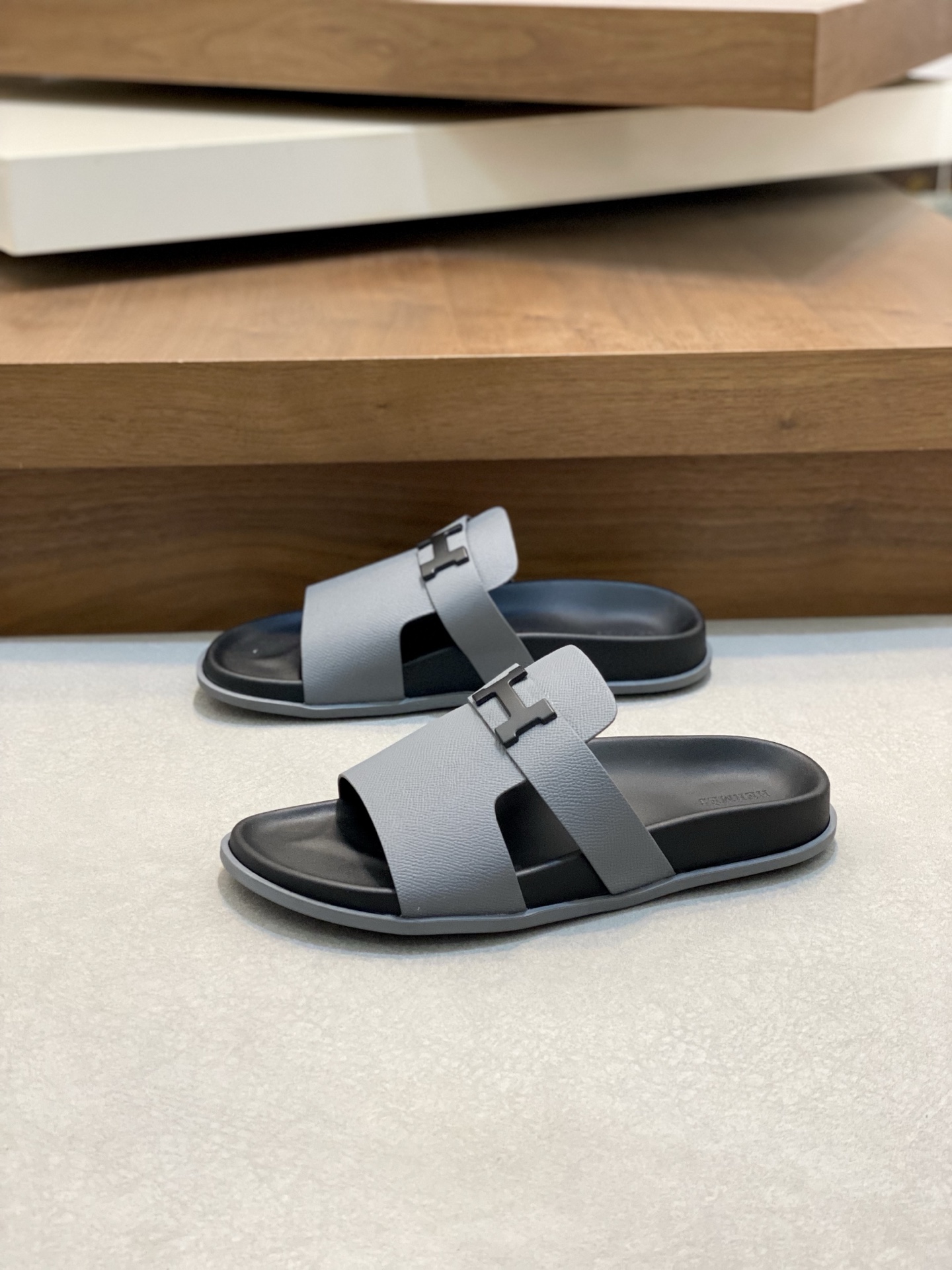 Elegant Hermes Leather Slides for Men - Stylish and Comfortable Footwear 4 i1742835470597 1609 0 2