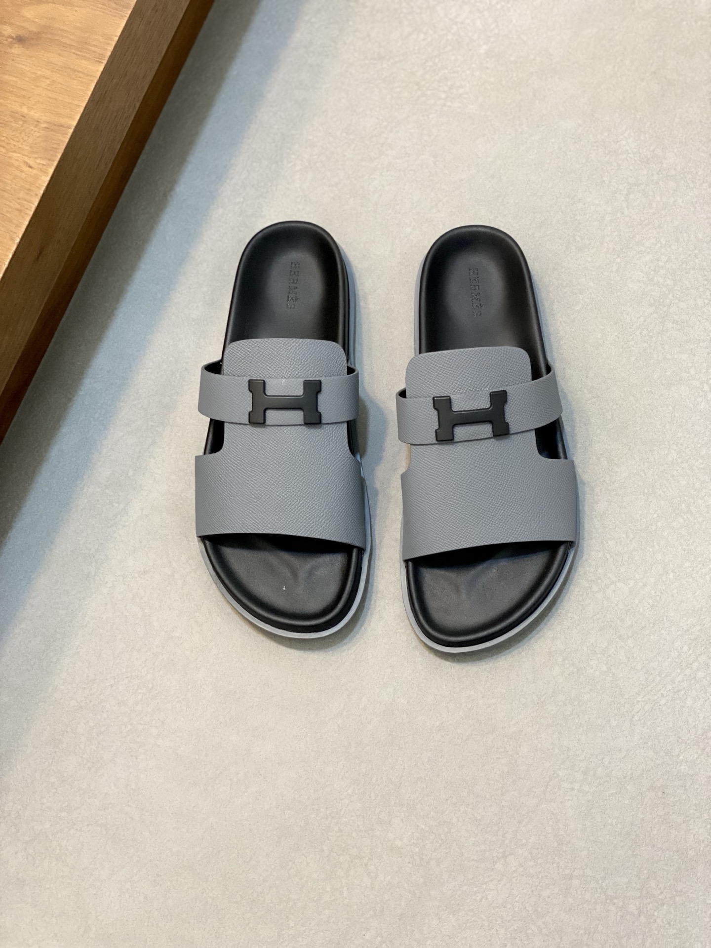 Elegant Hermes Leather Slides for Men - Stylish and Comfortable Footwear 1 Elegant Hermes Leather Slides for Men - Stylish and Comfortable Footwear