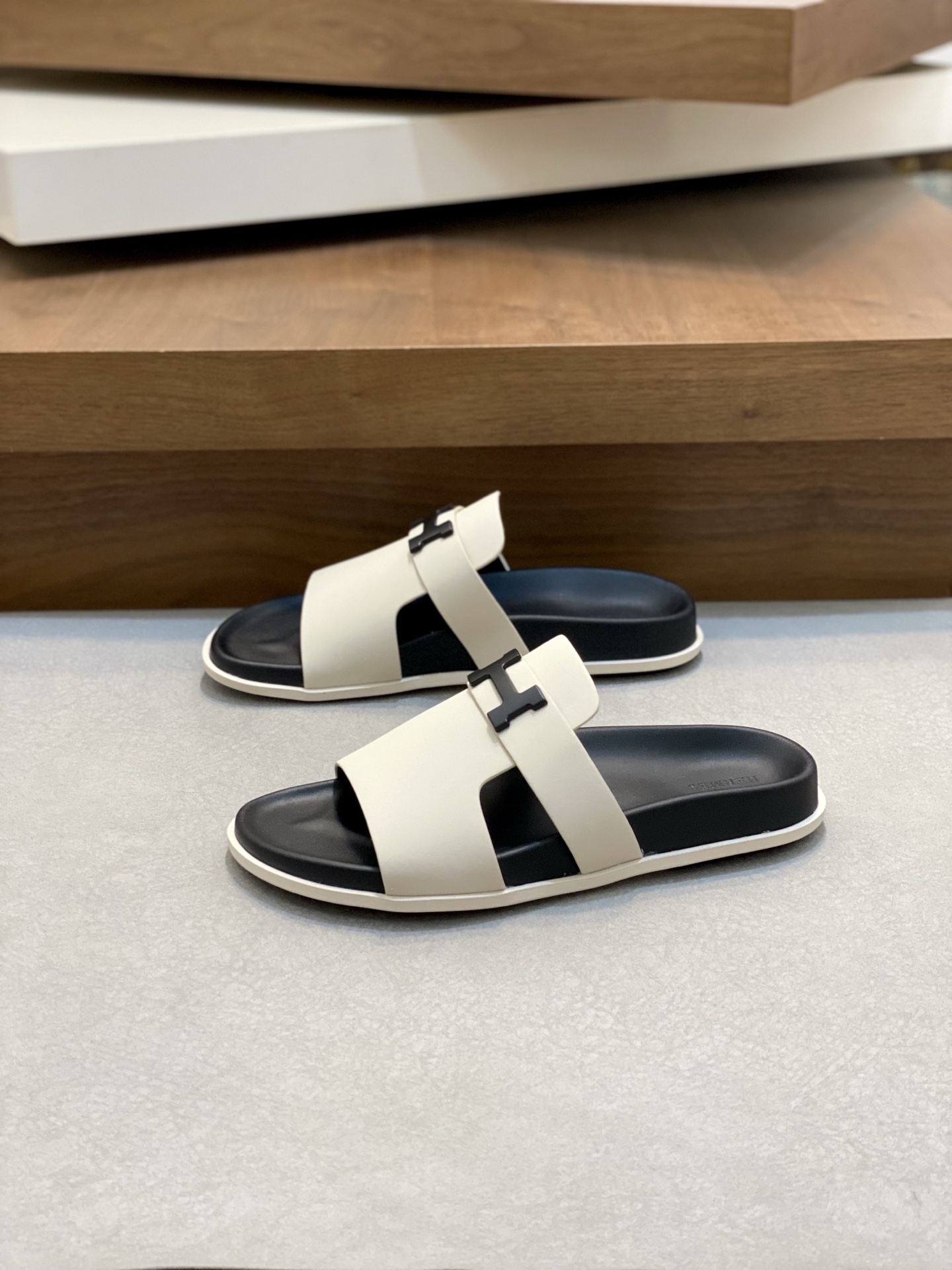 Hermes Men's Leather Sandals Fashionable Non-Slip Rubber Sole, Sizes 39-44 4 i1742835837015 811 0 2