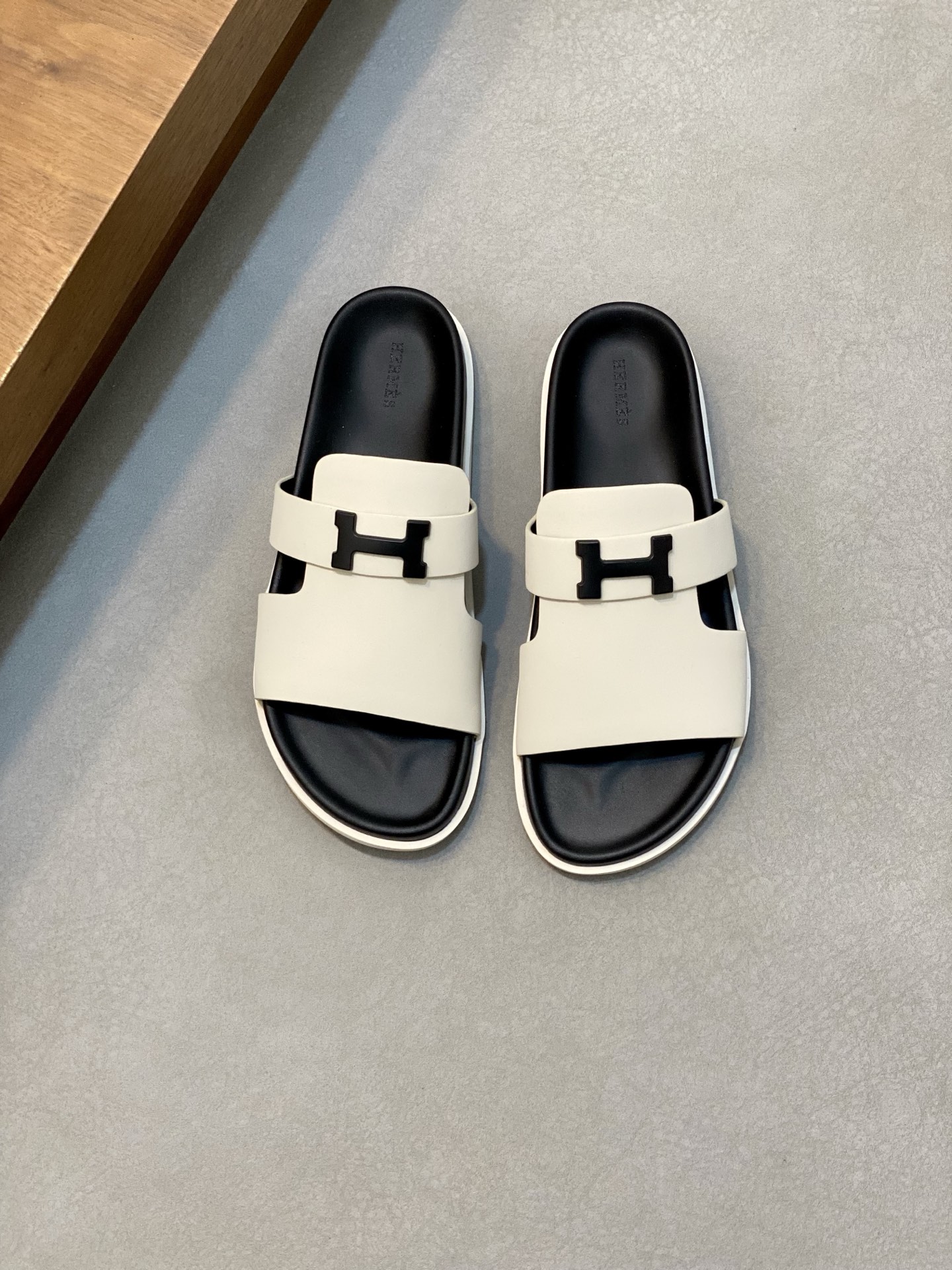Hermes Men's Leather Sandals Fashionable Non-Slip Rubber Sole, Sizes 39-44 2 i1742835837879 2211 0 0