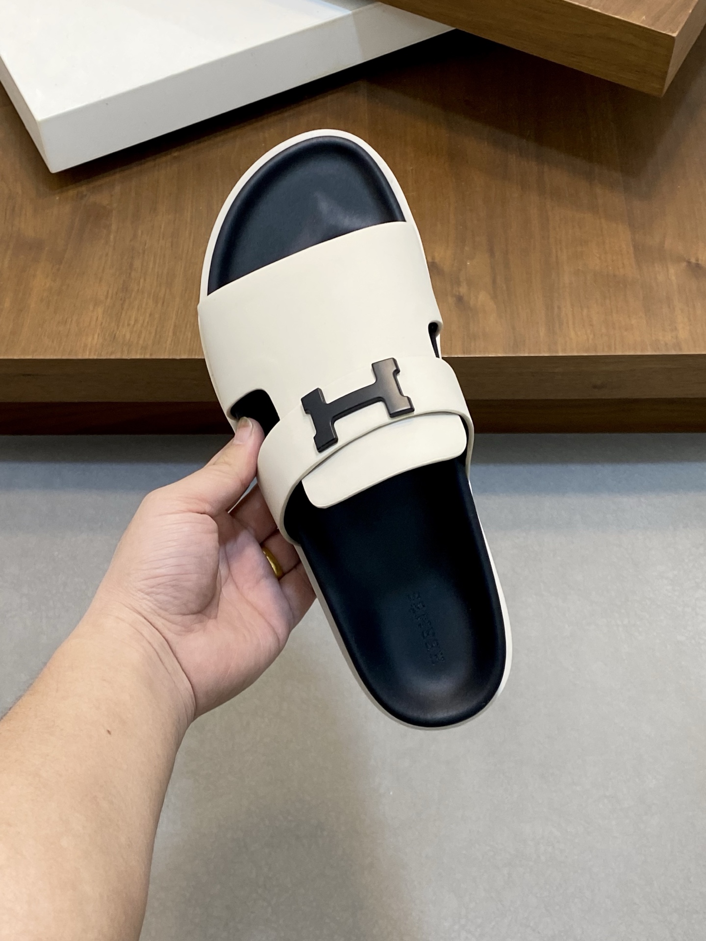 Hermes Men's Leather Sandals Fashionable Non-Slip Rubber Sole, Sizes 39-44 5 i1742835837929 8989 0 3