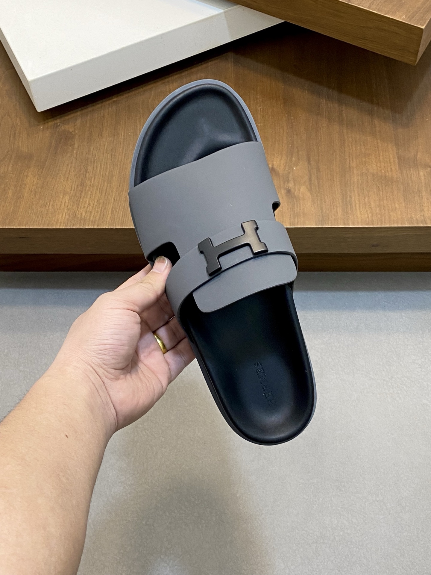 Hermes Men's Leather Slides Sandals Comfortable Non-slip Beach Slippers 5 i1742835854716 6973 0 3