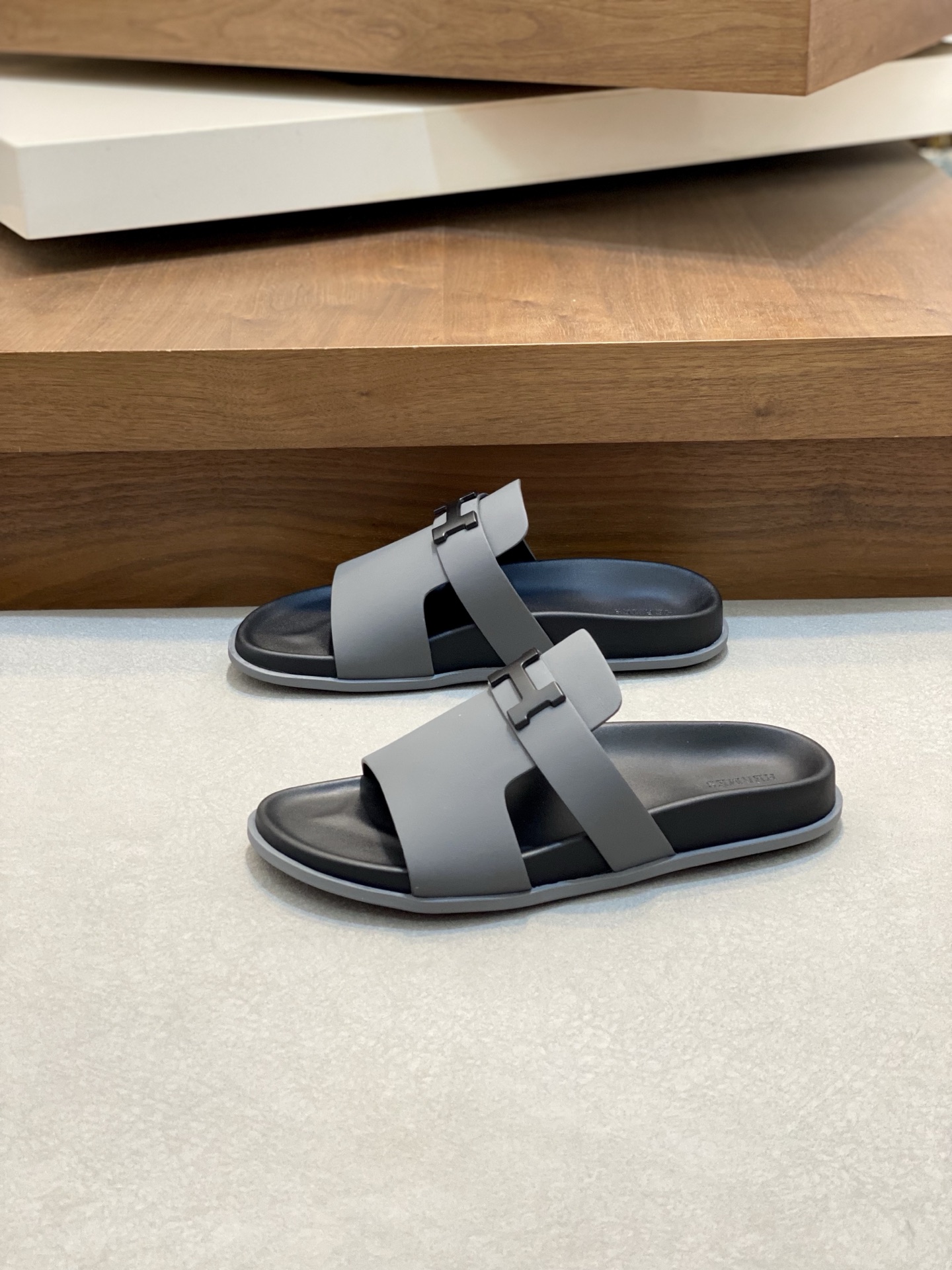 Hermes Men's Leather Slides Sandals Comfortable Non-slip Beach Slippers 4 i1742835859426 2804 0 2