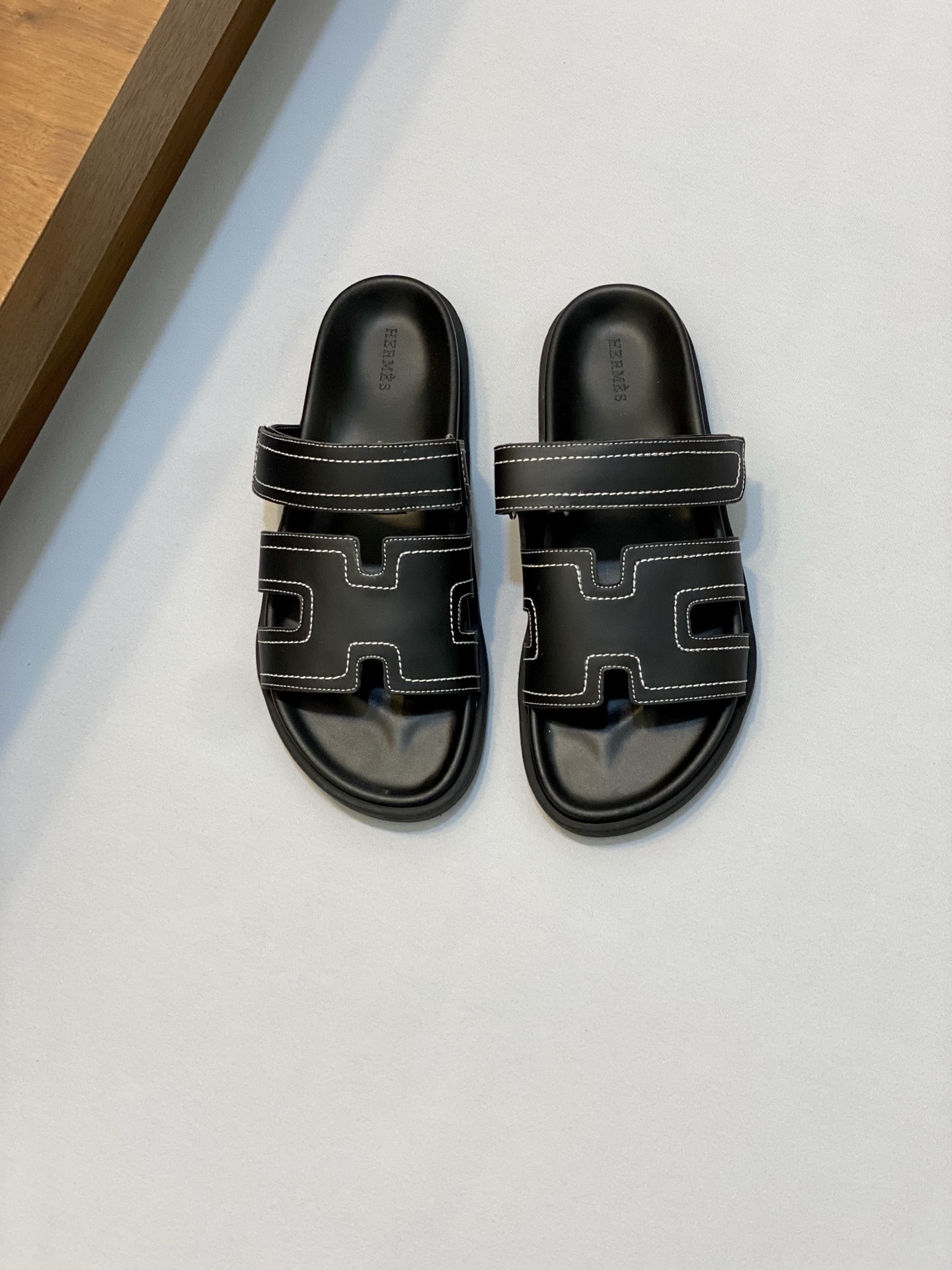 Hermes Men's Black Leather Sandals - Stylish and Comfortable, Sizes 39-44 1 Hermes Men's Black Leather Sandals - Stylish and Comfortable, Sizes 39-44