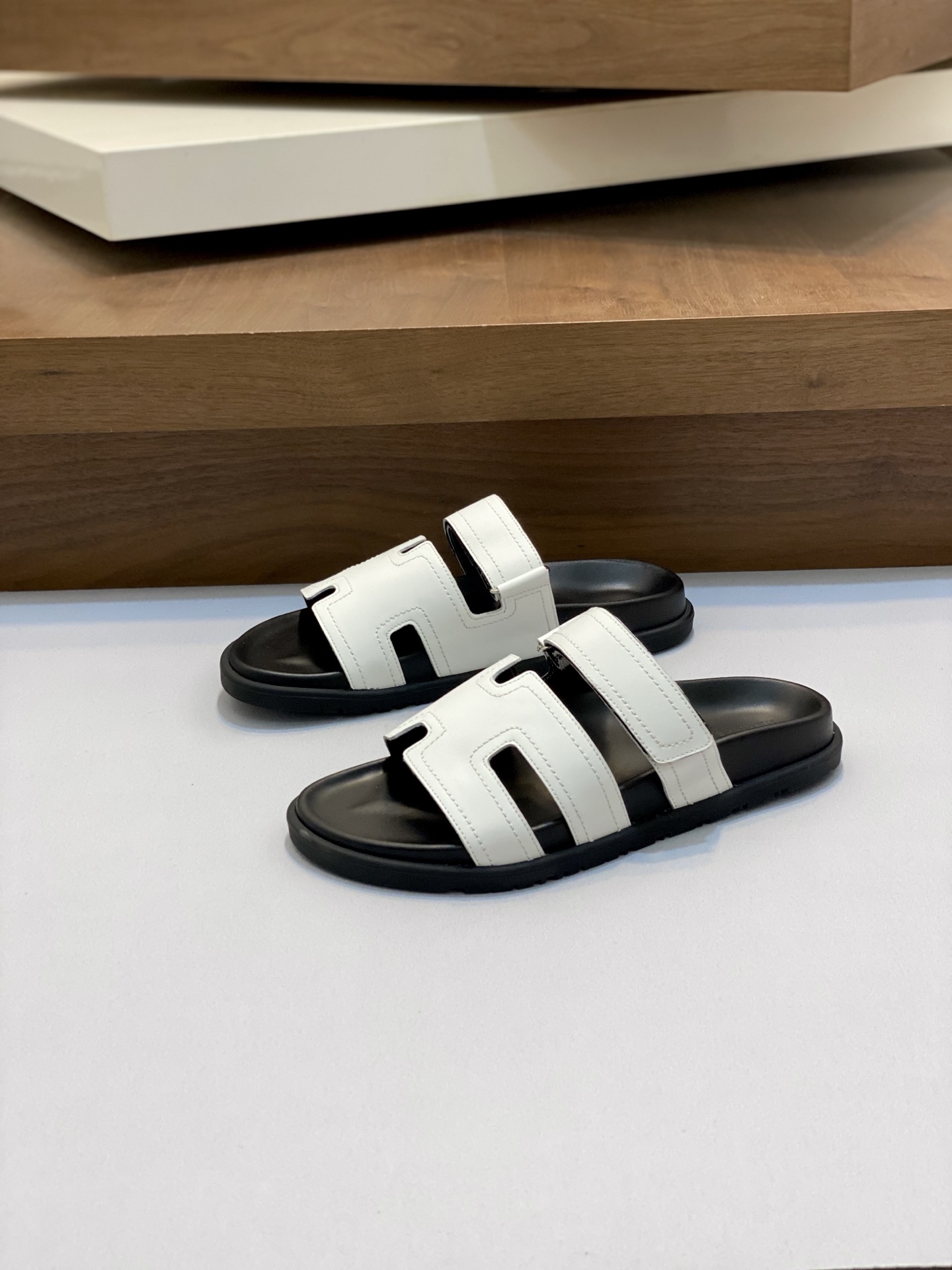 Hermes Men's Leather Sandals Slides Fashionable Anti-slip Rubber Sole 4 i1742923412455 2366 0 2