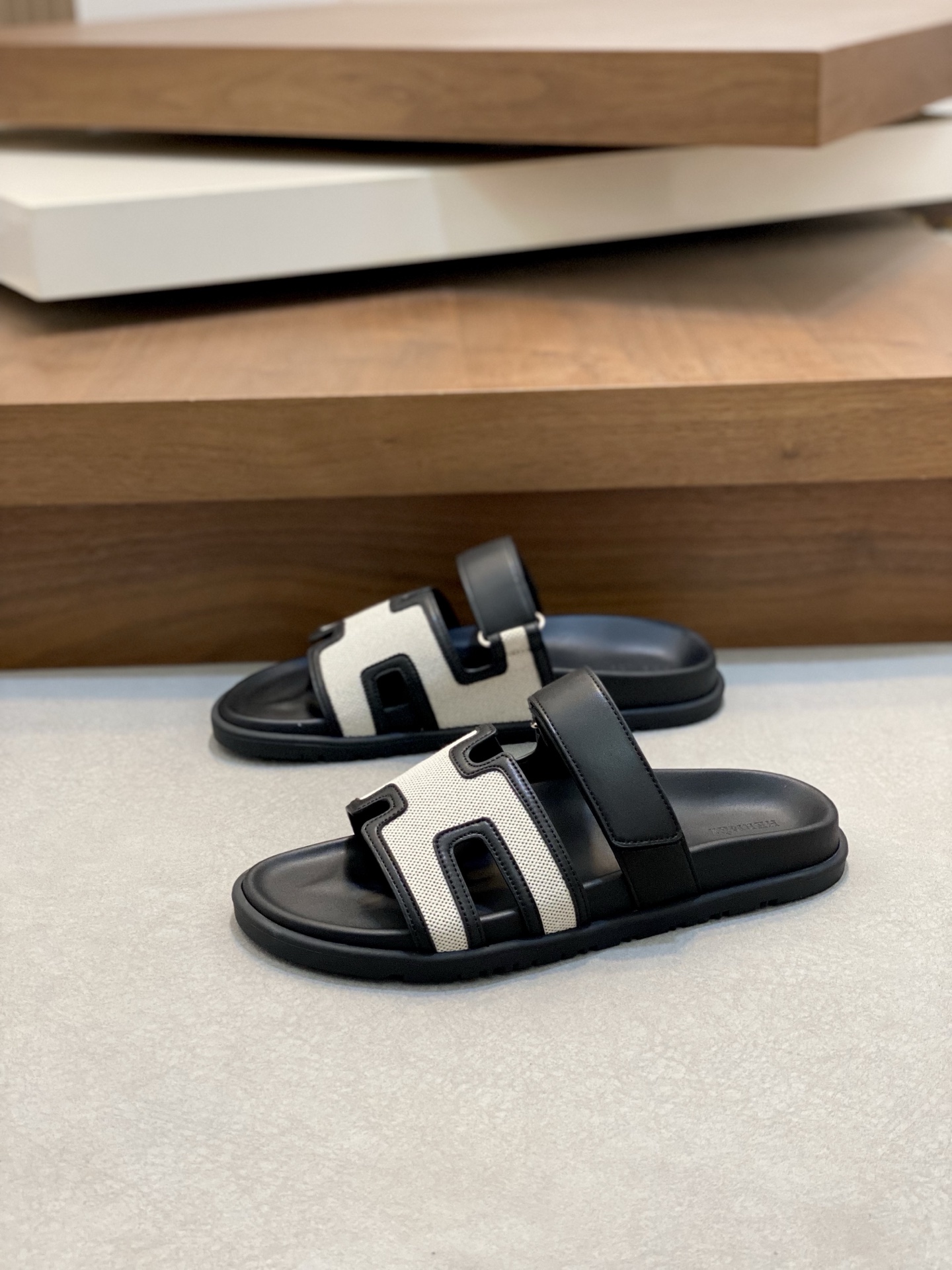 Hermes Men's Stylish Leather Sandals, Durable Anti-Slip Rubber Sole, Sizes 39-44 4 i1742923485072 9263 0 2
