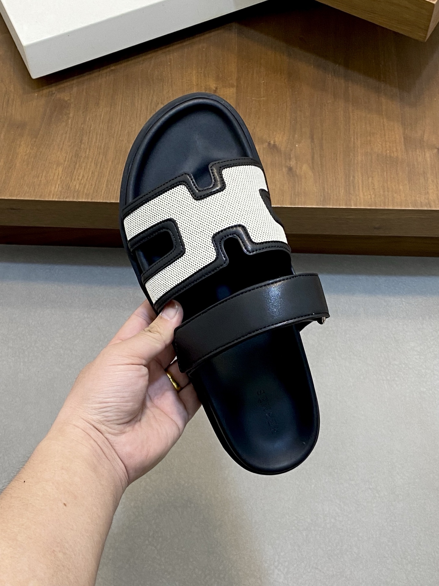 Hermes Men's Stylish Leather Sandals, Durable Anti-Slip Rubber Sole, Sizes 39-44 5 i1742923485121 4833 0 3