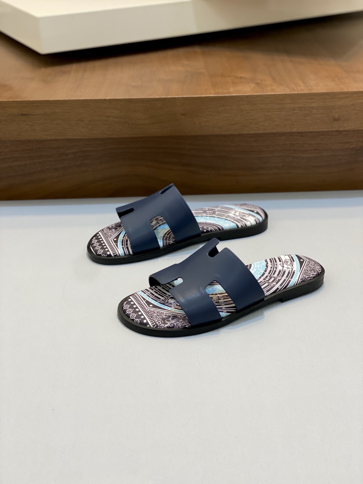 Elegant Hermes Leather Slides with Durable Rubber Sole - Sizes 39-44 4 i1742923567495 9621 0 2